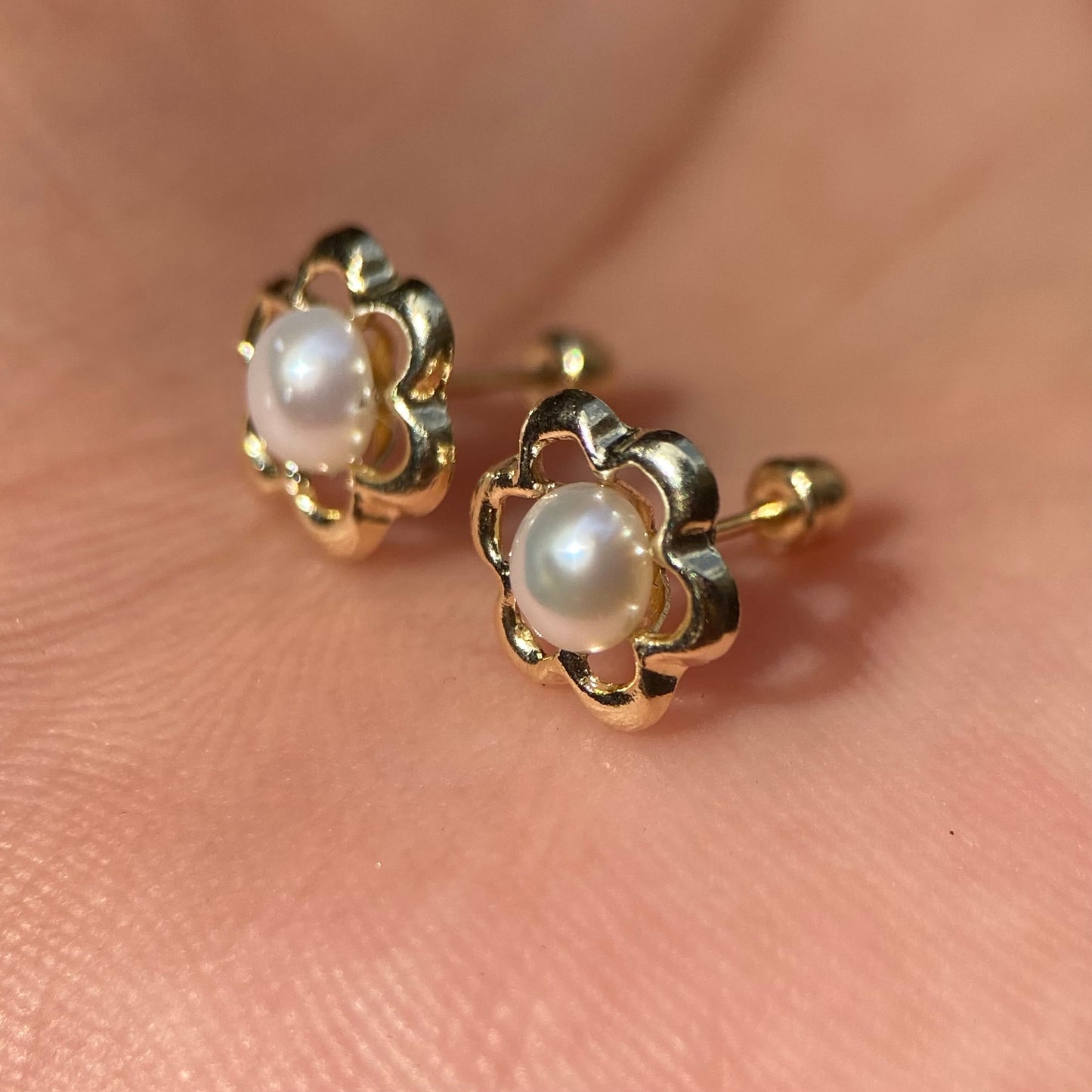 French rosette buckles in 10k yellow gold with pearl Cod: 14309 7mm