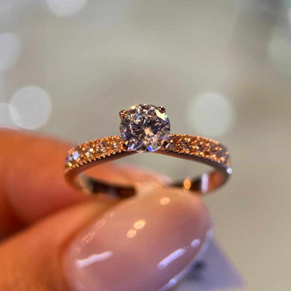 Anillo de compromiso en oro