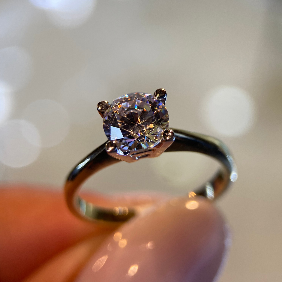 Anillo Abril en Oro 1.00 ct