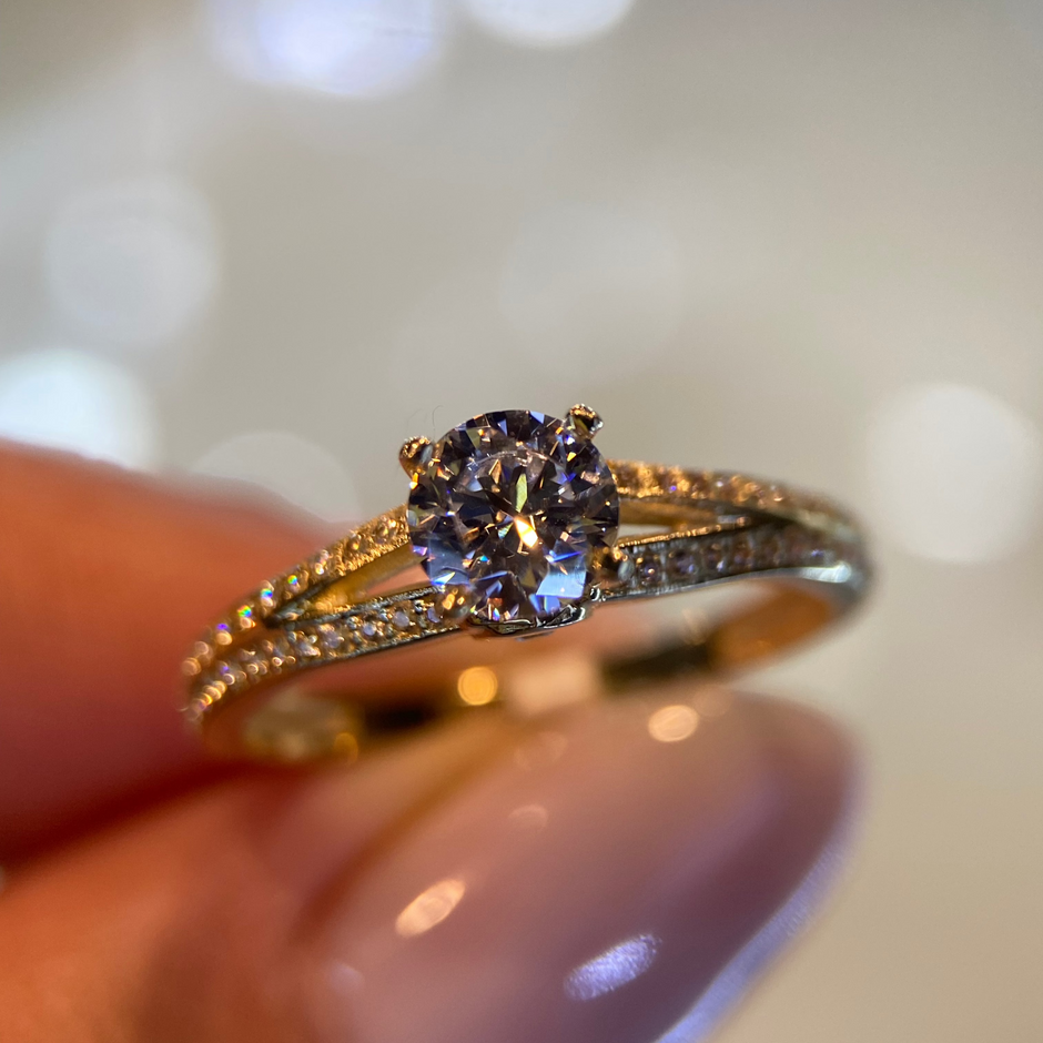 Anillo de compromiso en oro
