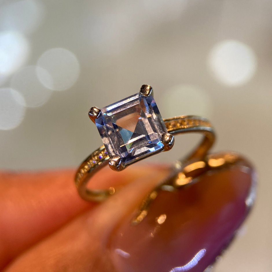 Anillo de compromiso en oro