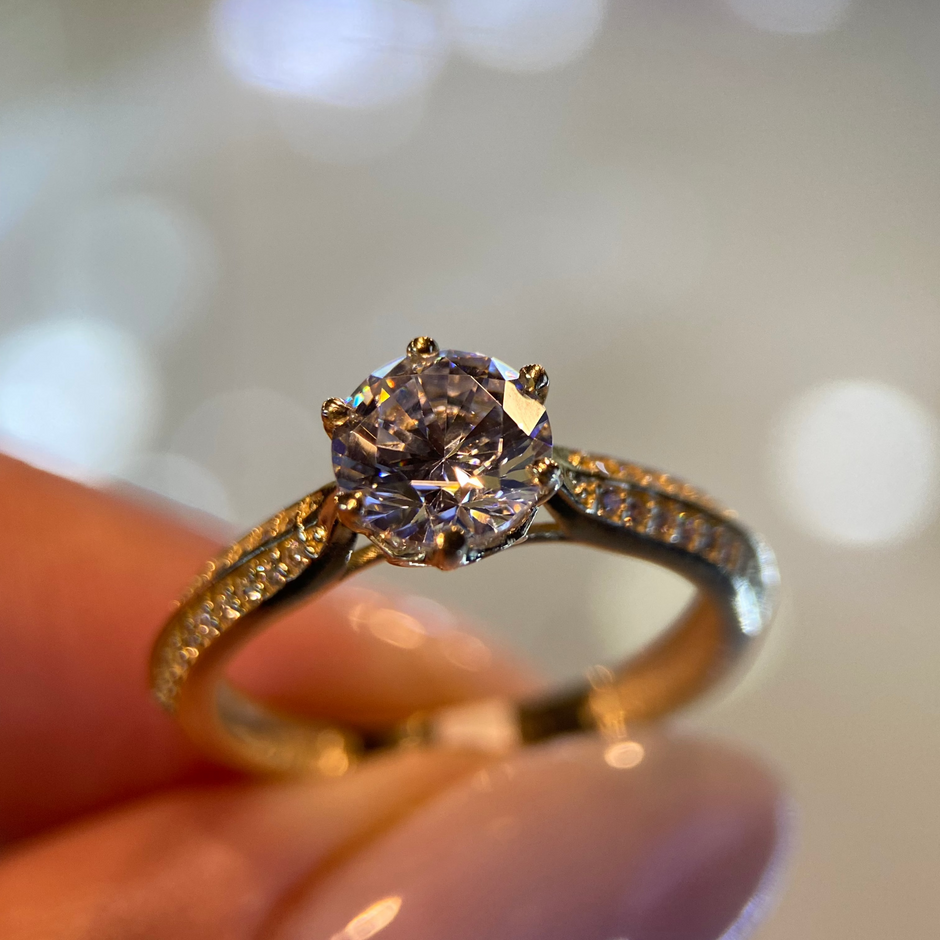 Anillo de compromiso en oro