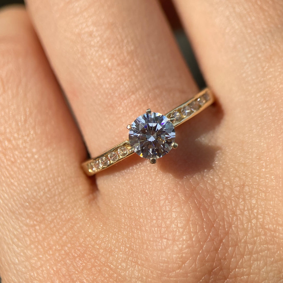 Anillo de compromiso en oro