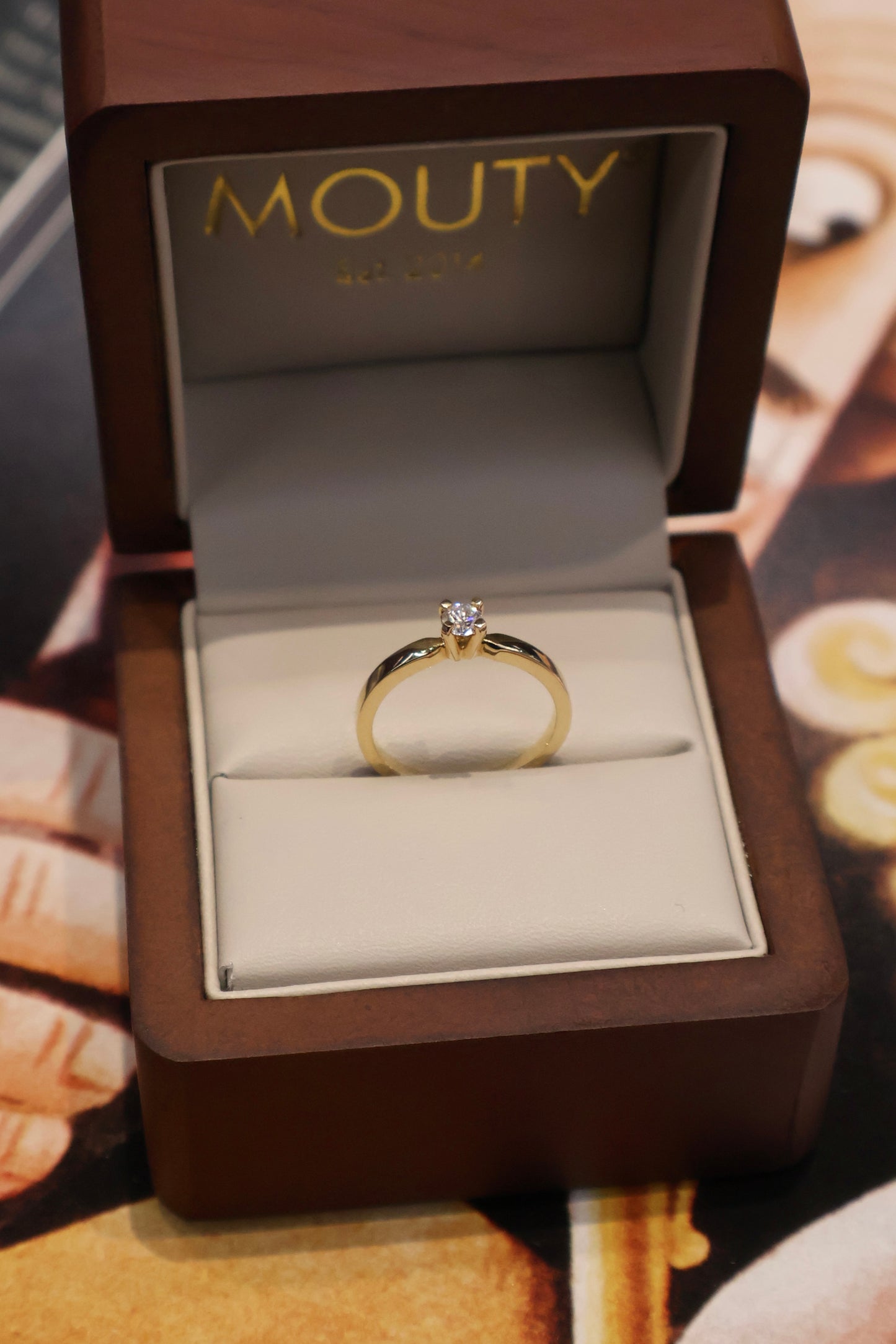 Anillo en Oro Amarillo 14k con Diamante Natural .18cts OF2144