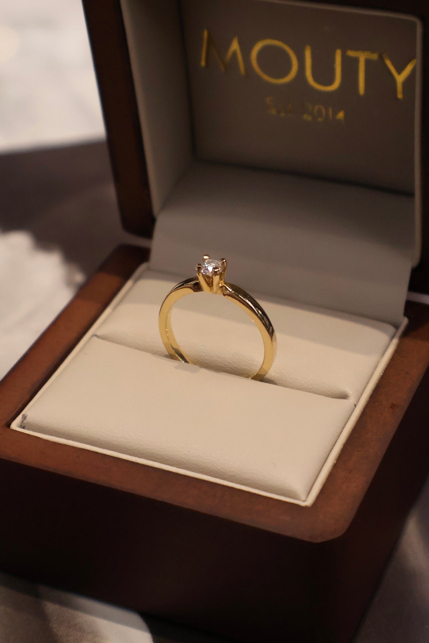 Anillo en Oro Amarillo 14k con Diamante Natural .18cts OF2144