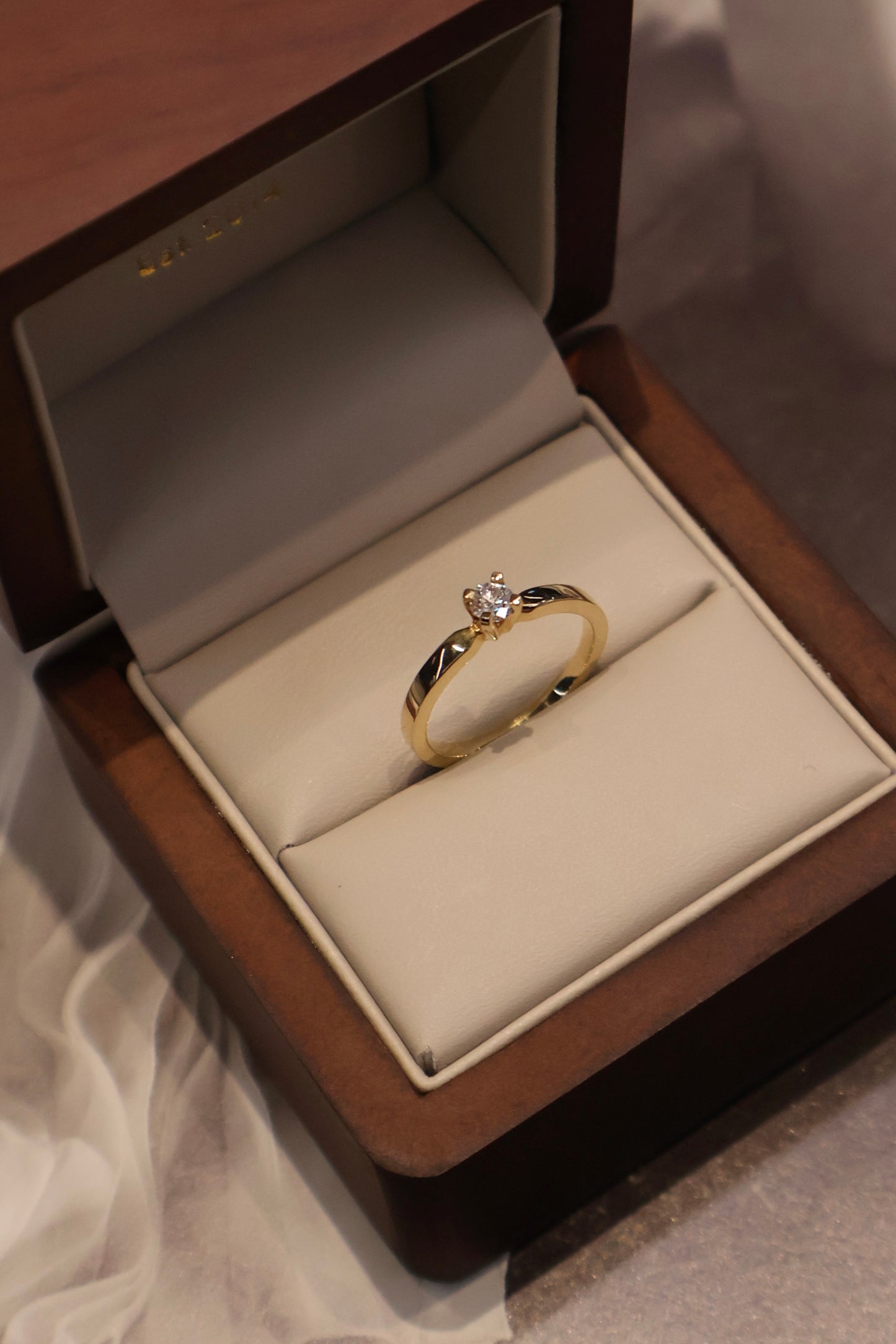 Anillo en Oro Amarillo 14k con Diamante Natural .18cts OF2144