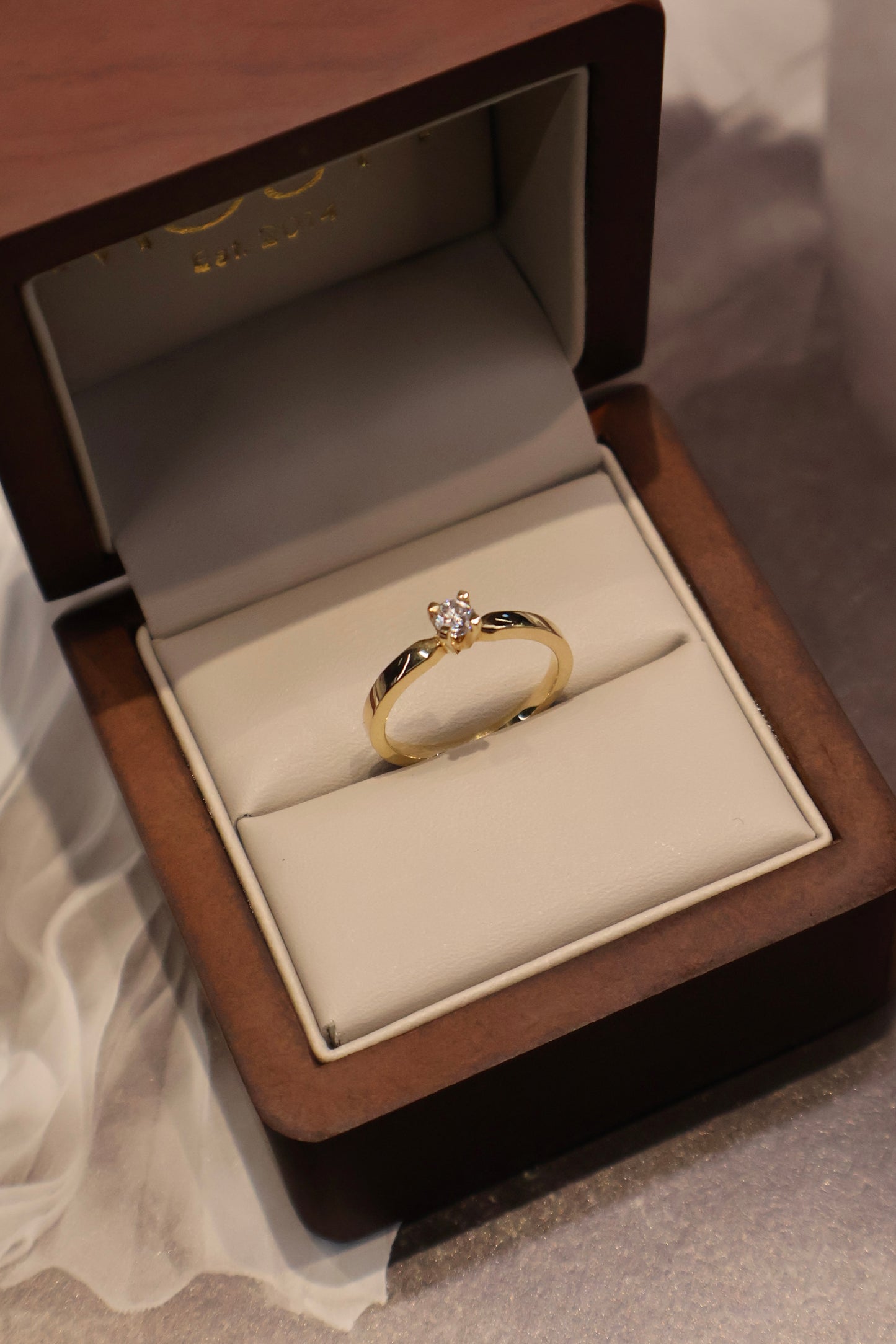 Anillo en Oro Amarillo 14k con Diamante Natural .18cts OF2144