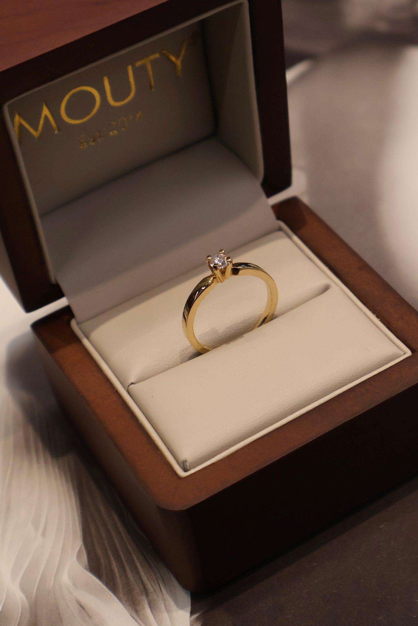 Anillo en Oro Amarillo 14k con Diamante Natural .18cts OF2144
