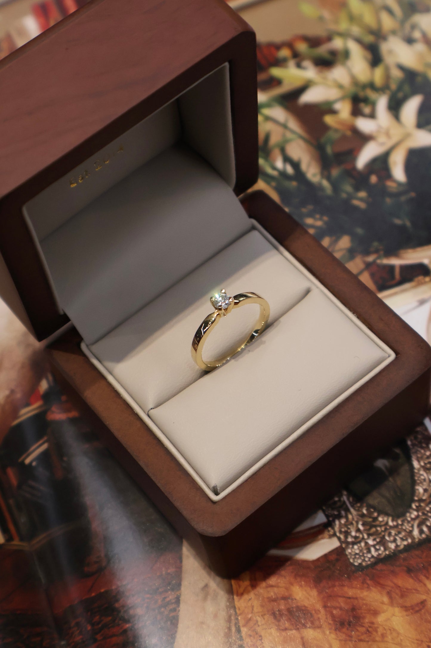 Anillo en Oro Amarillo 14k con Diamante Natural .18cts OF2144