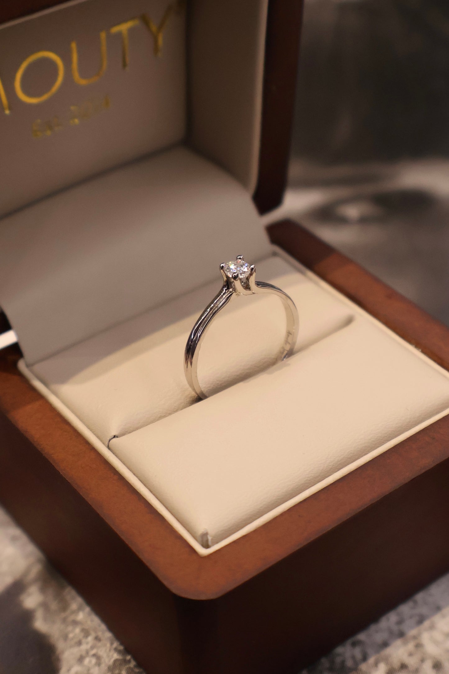 Anillo en Oro Blanco de 14k con Diamante Natural .18cts Mod: OF1992