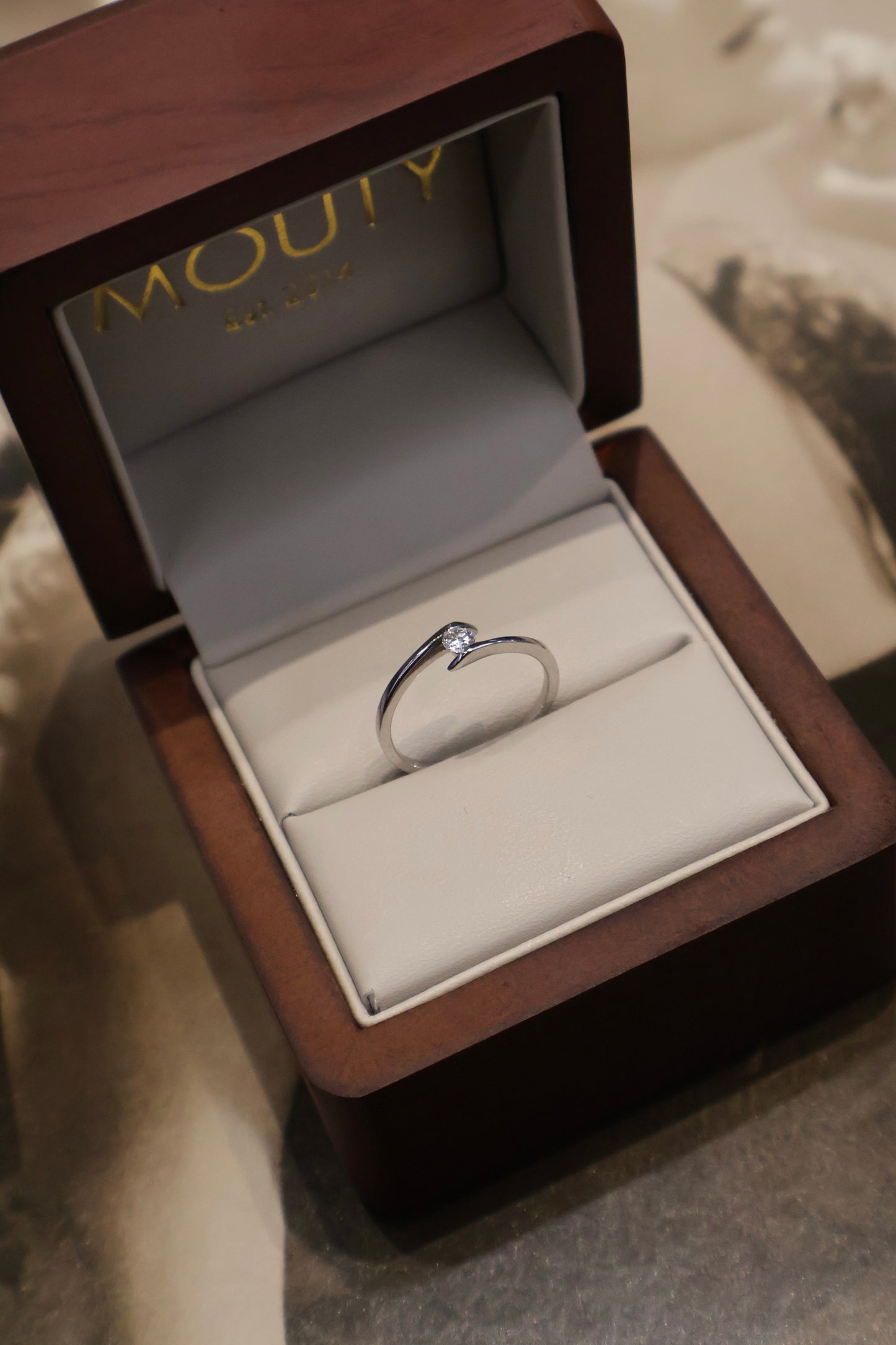 Anillo en oro blanco 14k con diamante natural .10cts Mod: OF1567