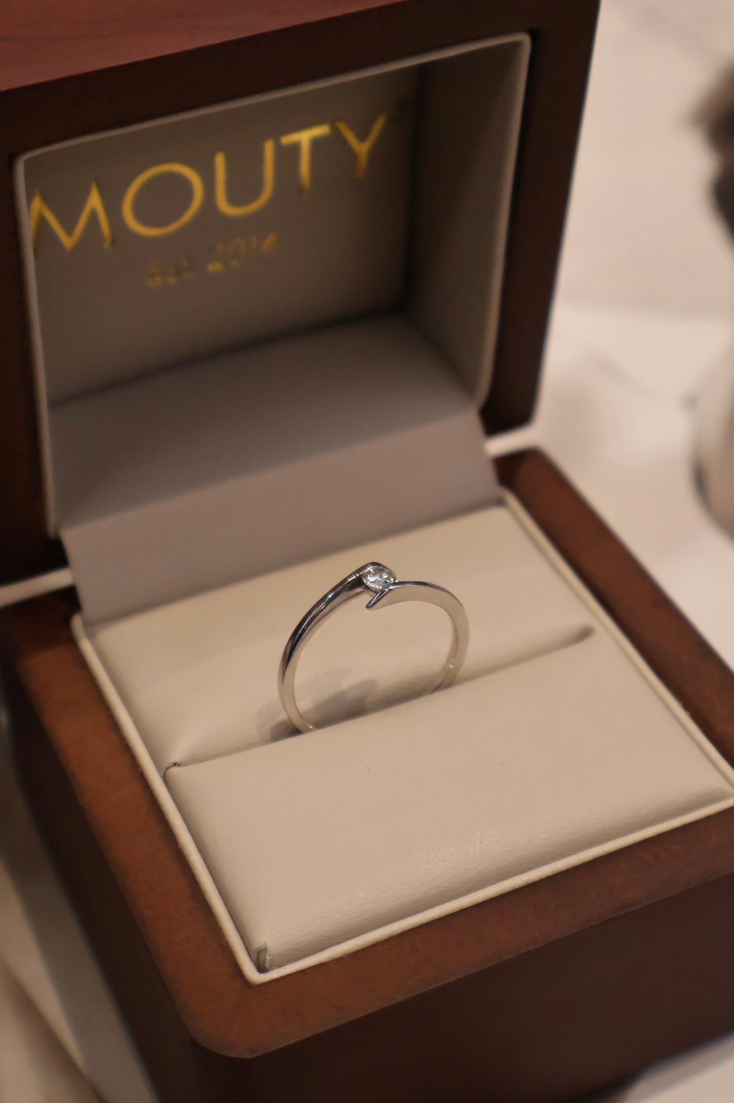Anillo en oro blanco 14k con diamante natural .10cts Mod: OF1567