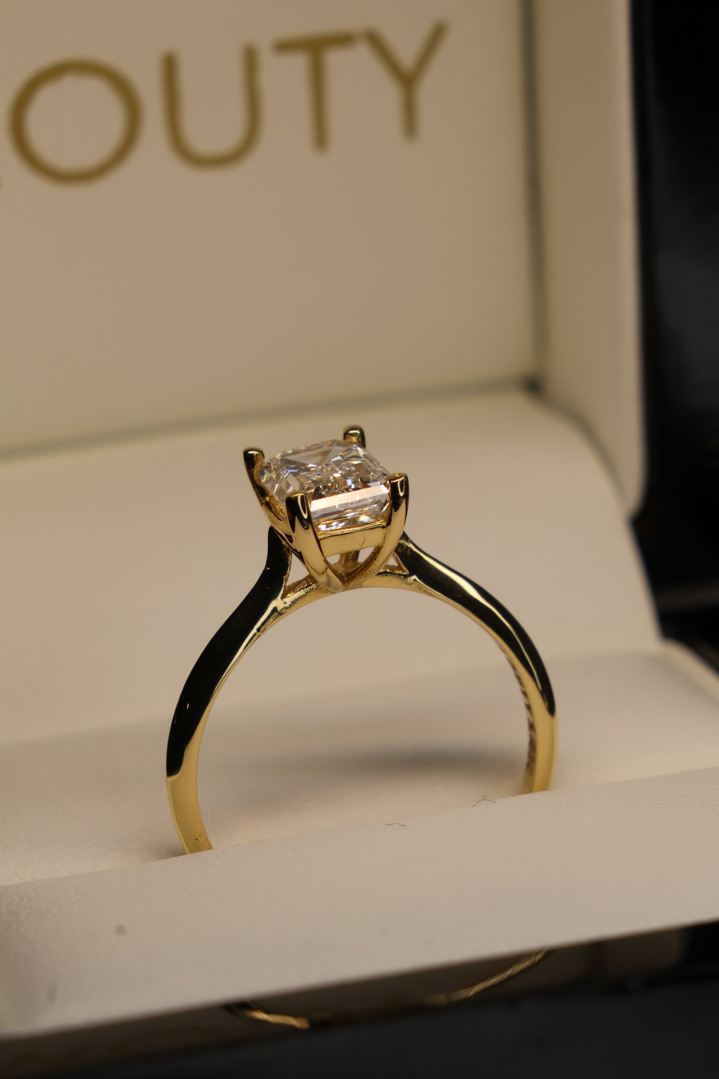 Anillo Andromeda en Oro Amarillo 14k con Diamante de Laboratorio 1.91 ct | IGI