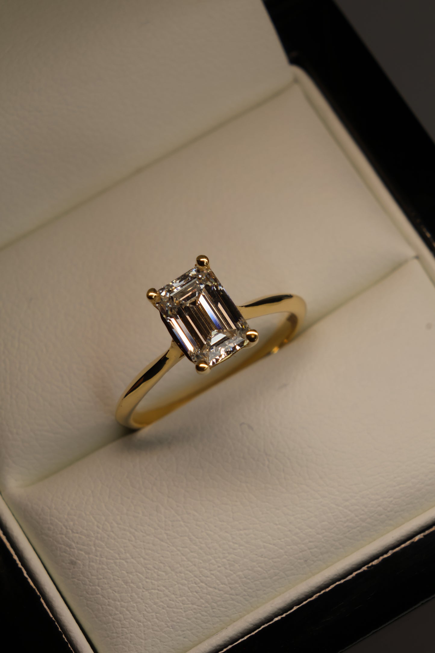 Anillo Andromeda en Oro Amarillo 14k con Diamante de Laboratorio 1.91 ct | IGI