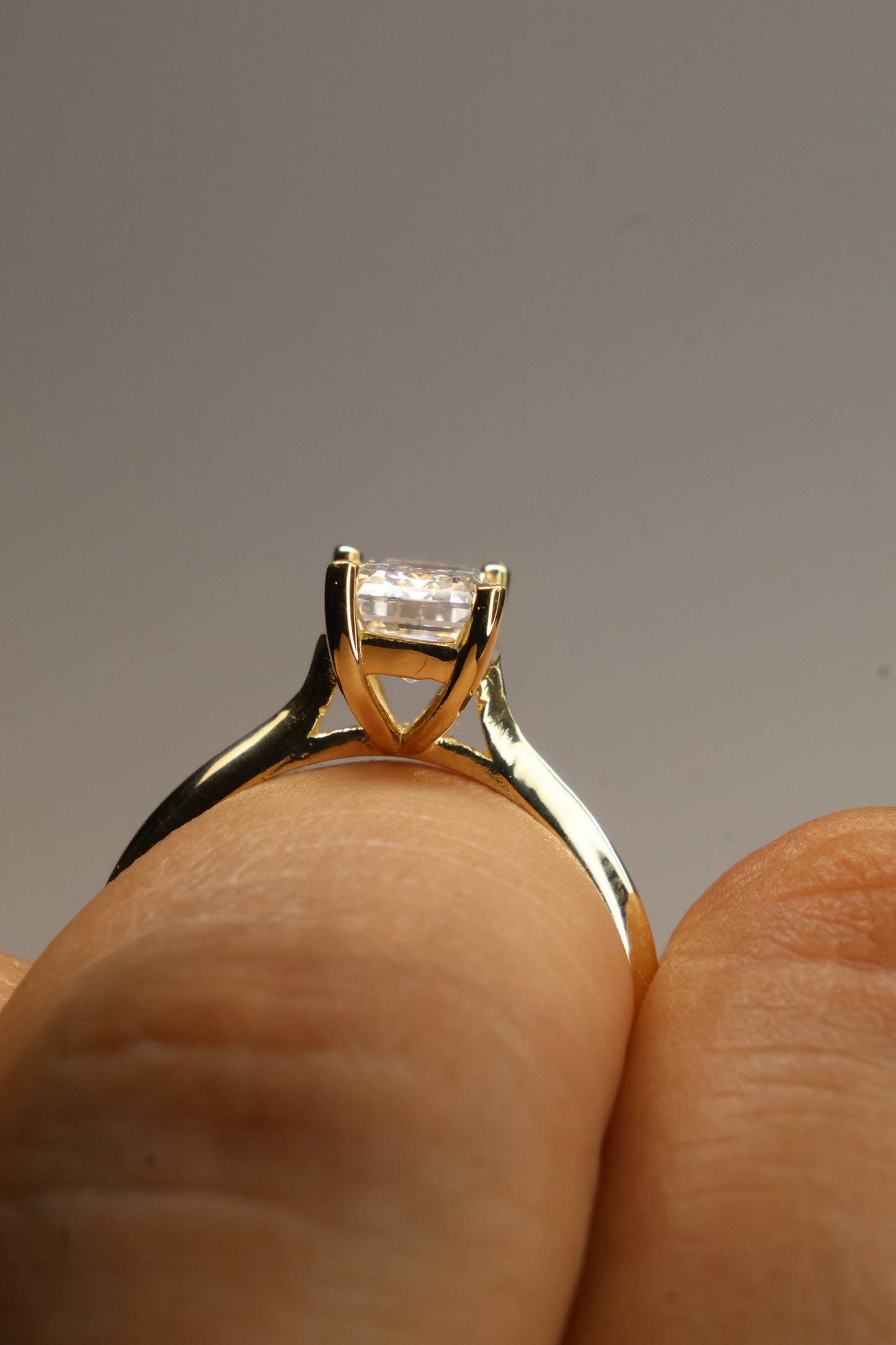Anillo Andromeda en Oro Amarillo 14k con Diamante de Laboratorio 1.91 ct | IGI