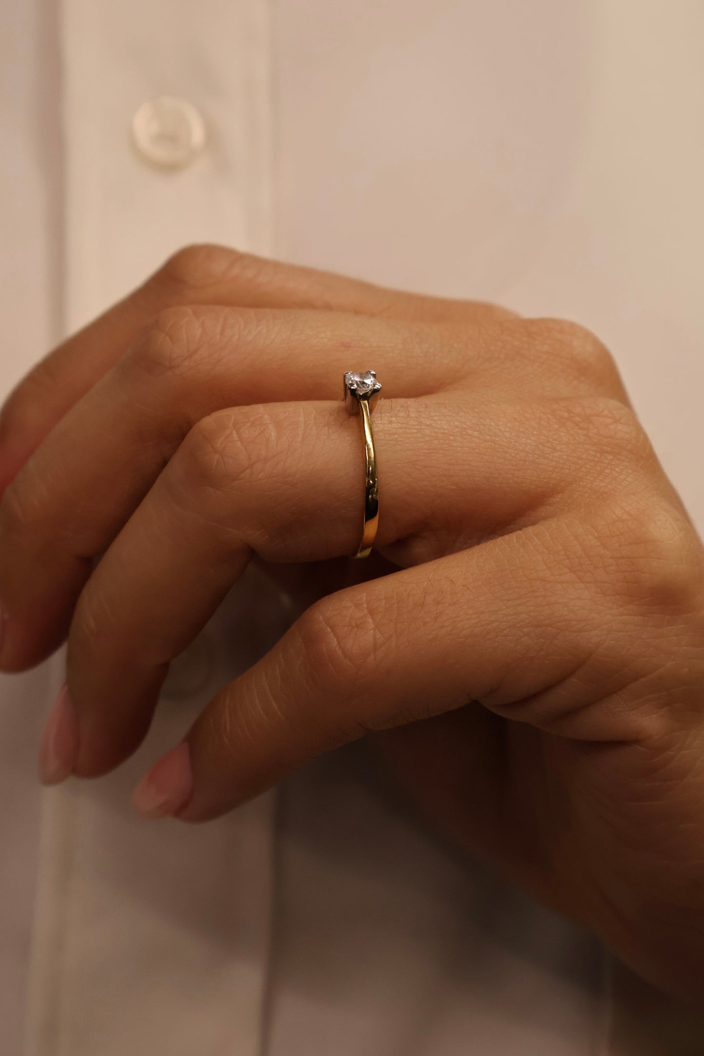 Anillo en Oro Amarillo 14k con Diamante Natural .18cts OF2160