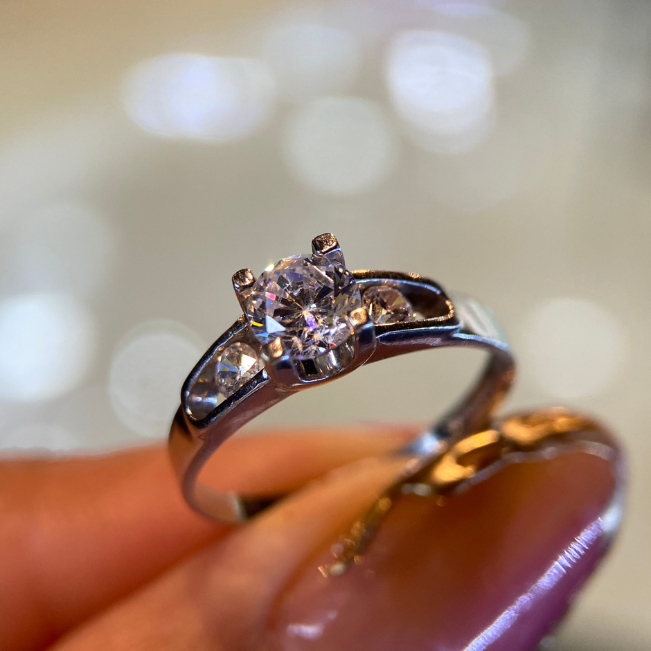 Anillo de compromiso en oro