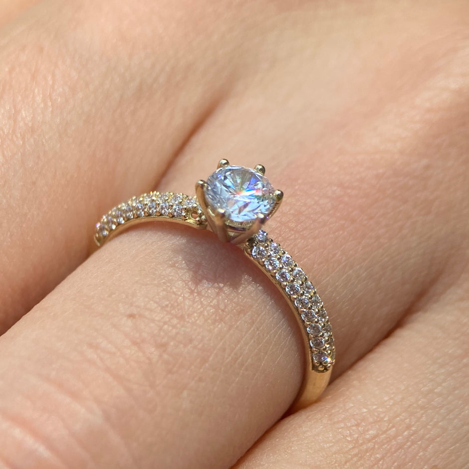 Anillo de compromiso en oro