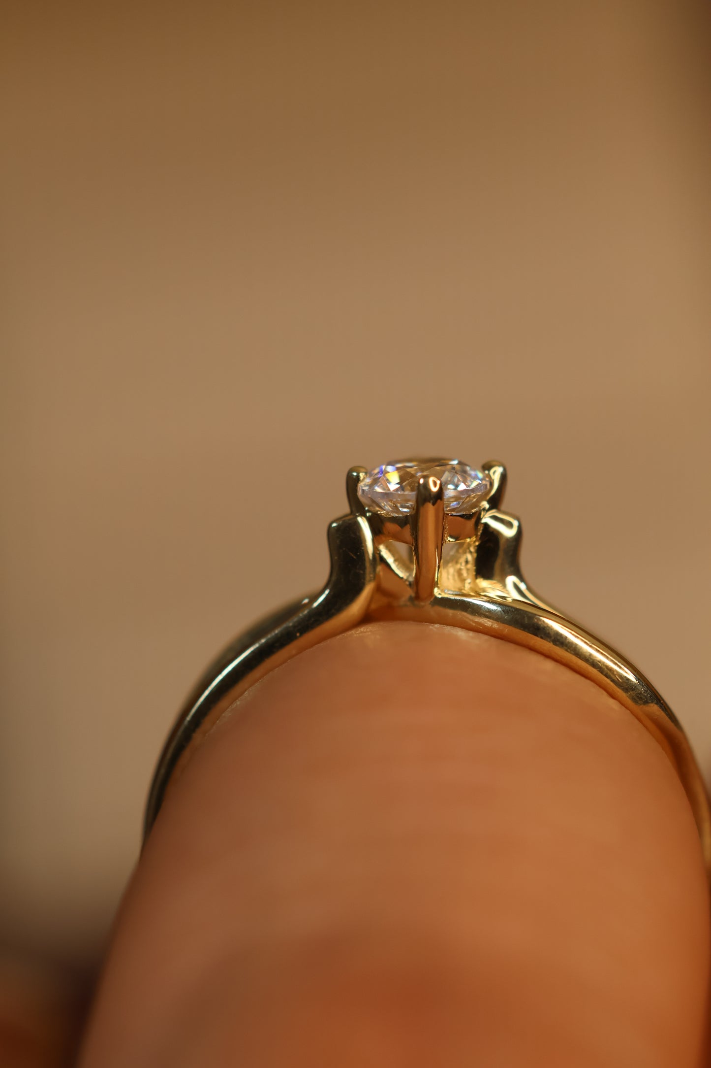 Anillo en Oro Amarillo 10k con Circonia Mod. 15876