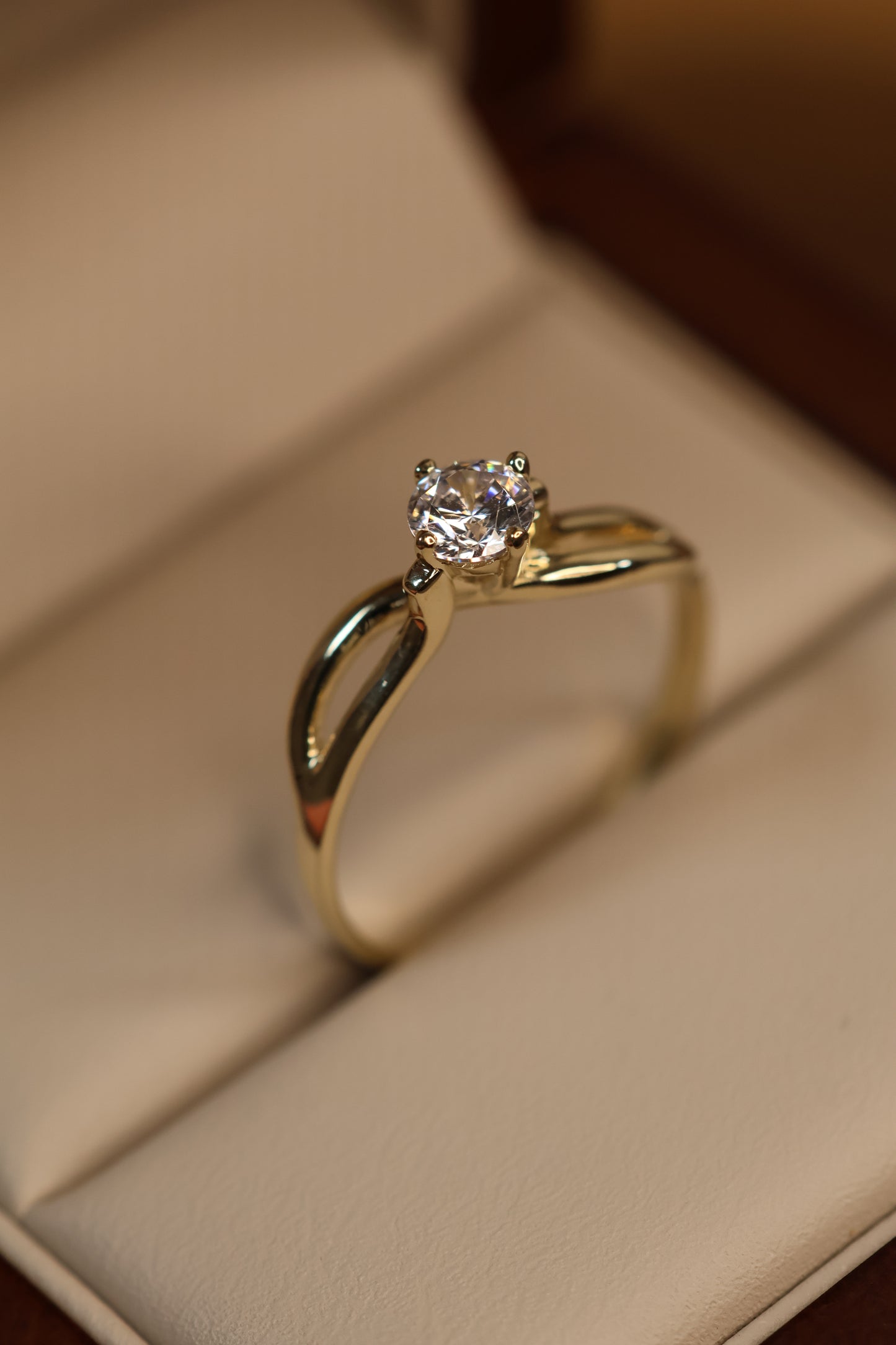 Anillo en Oro Amarillo 10k con Circonia Mod. 15876