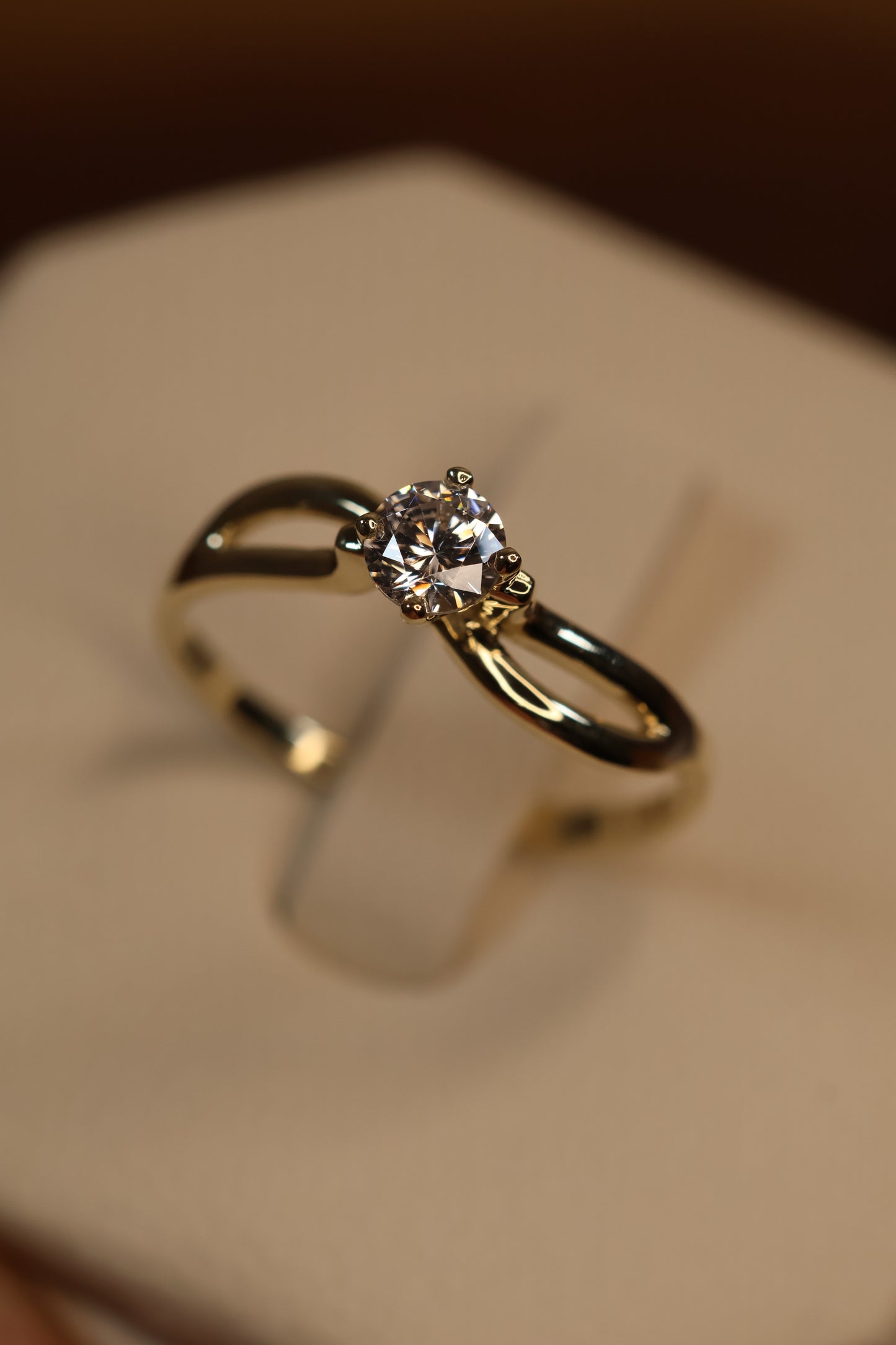 Anillo en Oro Amarillo 10k con Circonia Mod. 15876