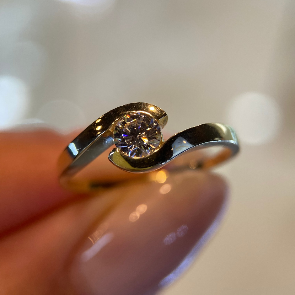 Anillo de compromiso en oro