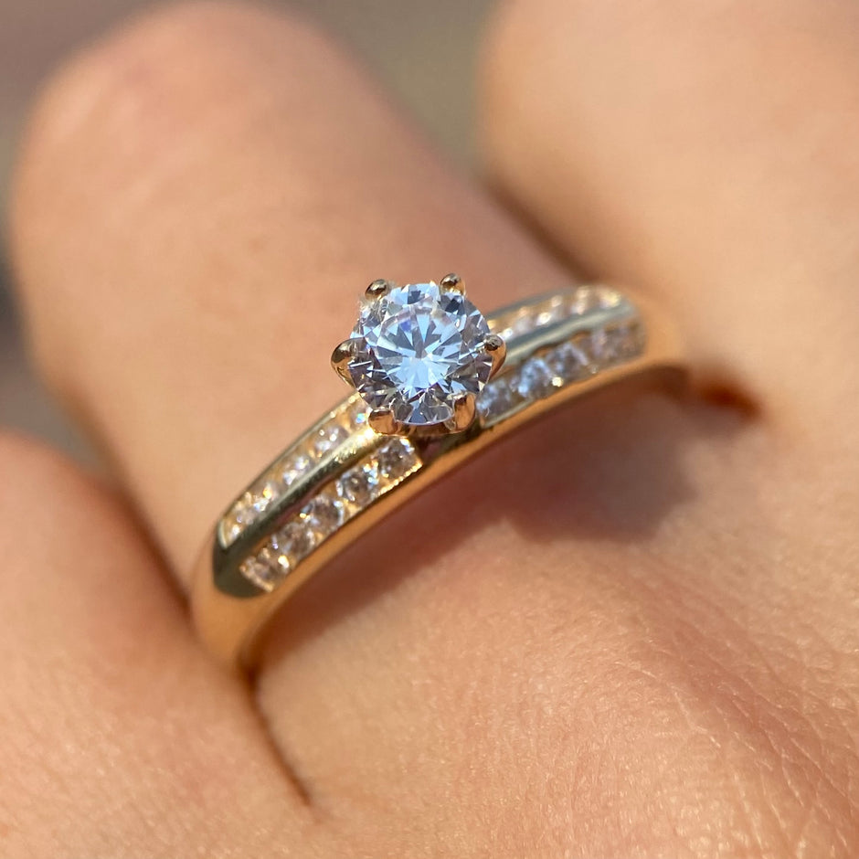 Anillo de compromiso en oro