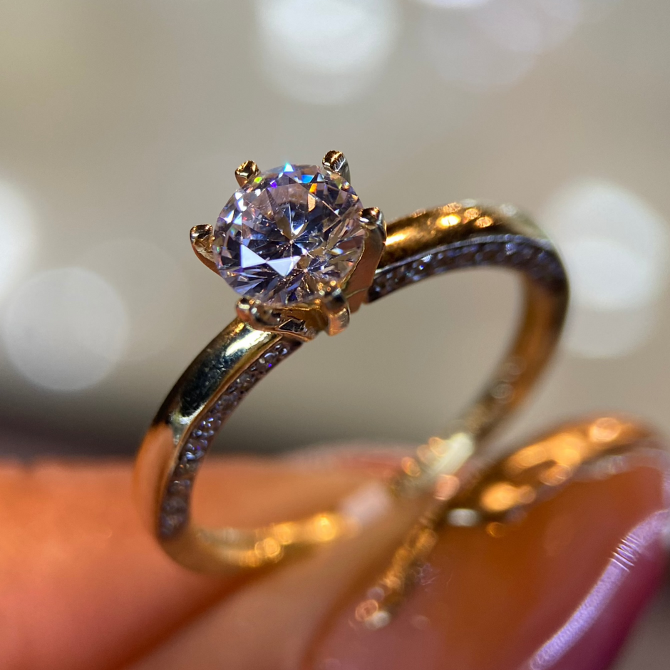 Anillo de compromiso en oro
