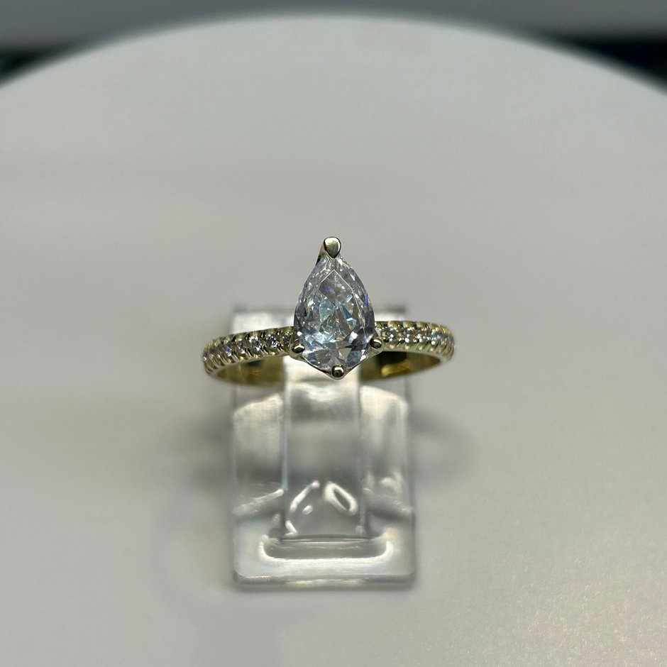 Anillo de compromiso en oro