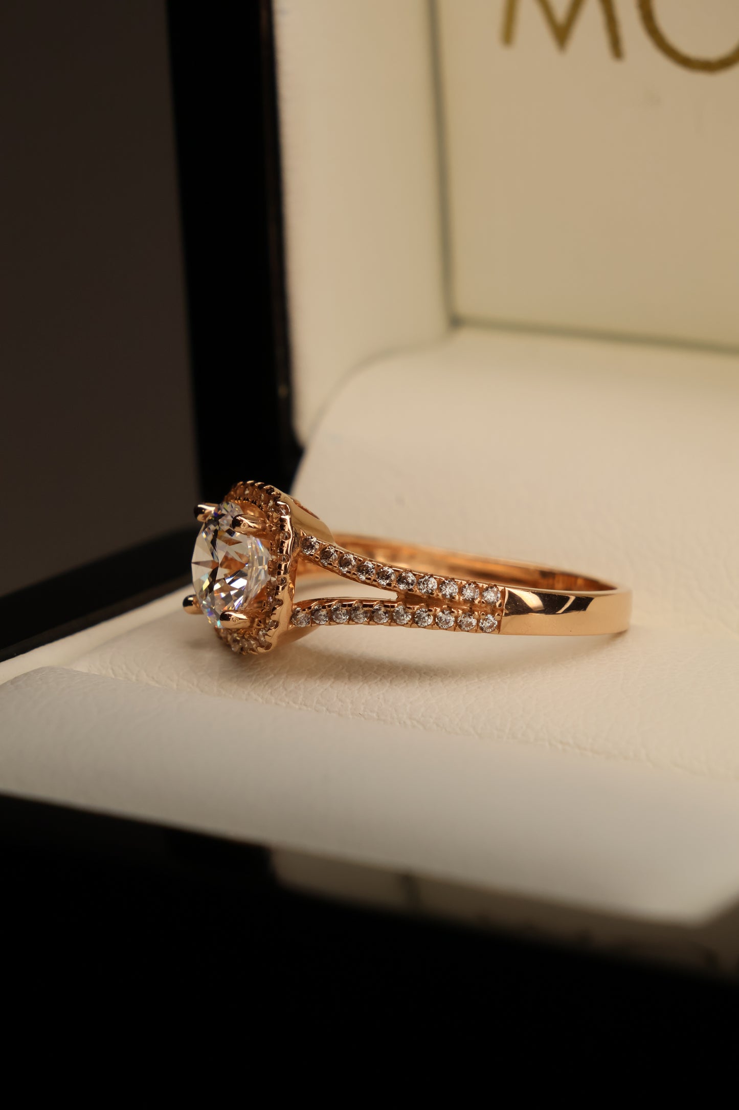 Anillo en Oro Rosa 10k con Circonia Mod.15957