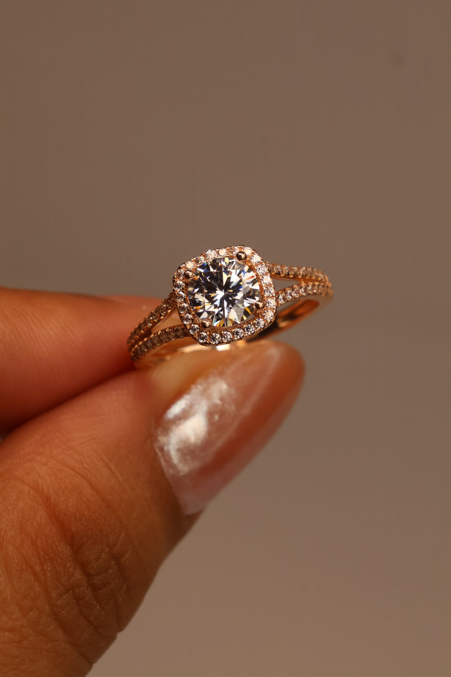 Anillo en Oro Rosa 10k con Circonia Mod.15957