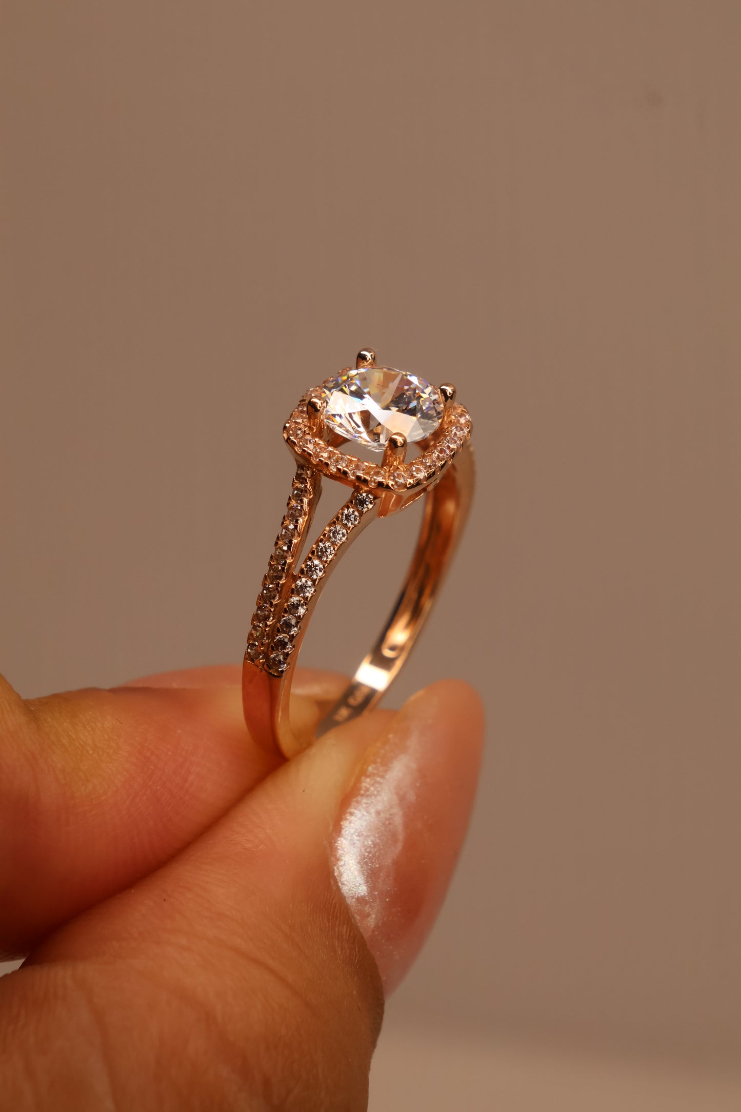 Anillo en Oro Rosa 10k con Circonia Mod.15957