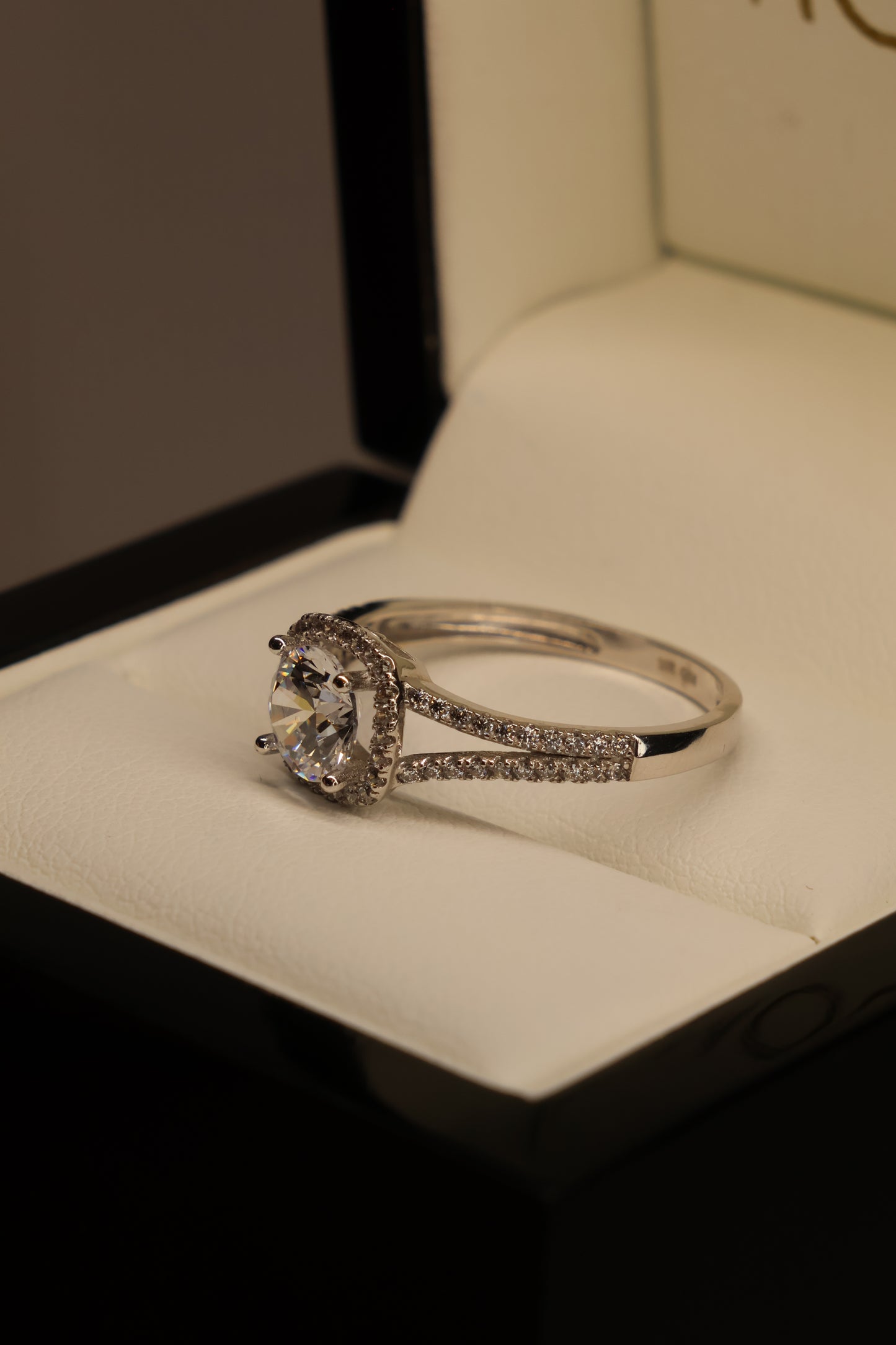 Anillo Alex en Oro 1.00 ct