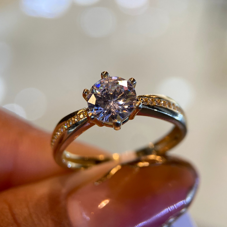 Anillo de compromiso en oro