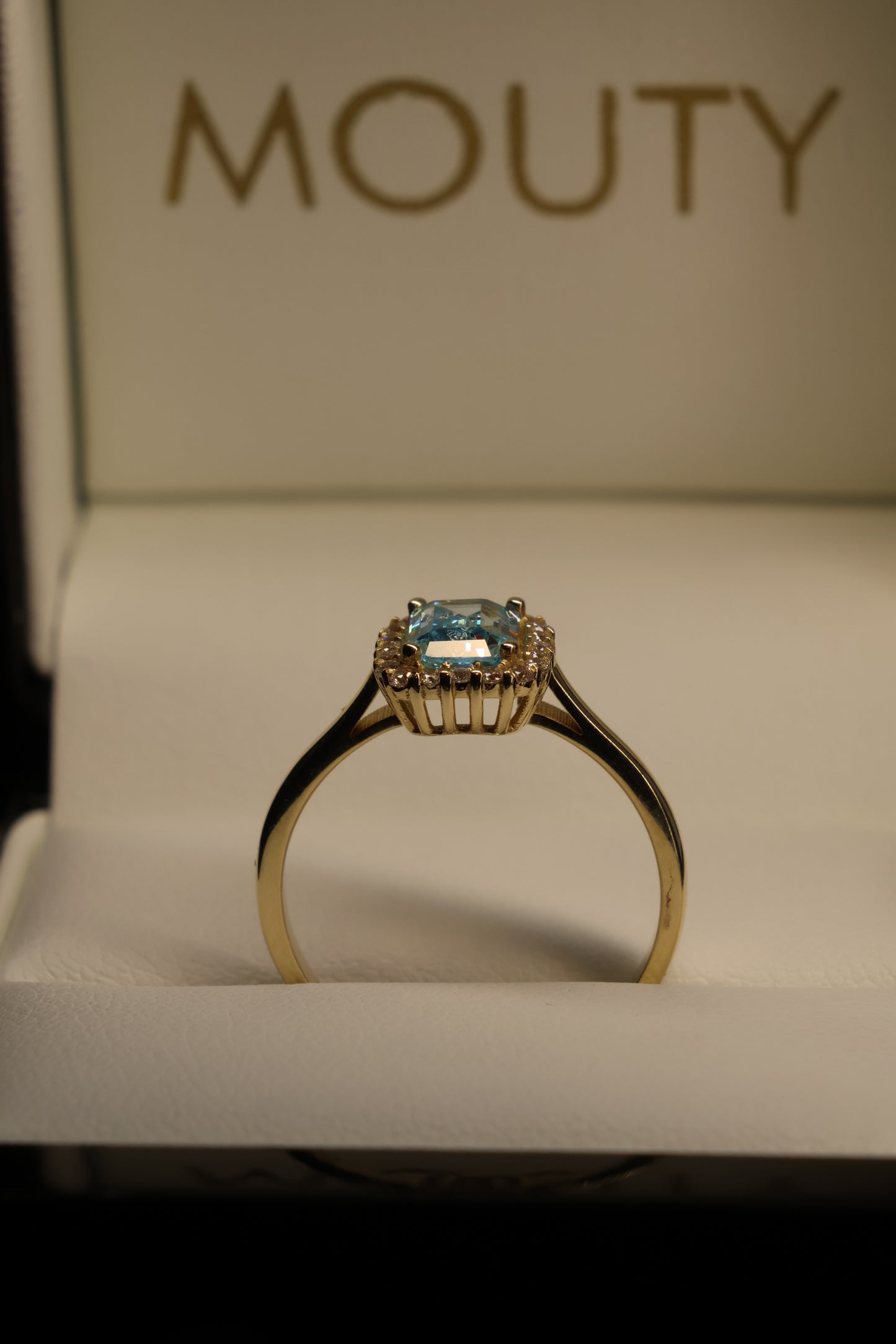 Anillo en Oro Amarillo 10k con Circonia Mod.15967