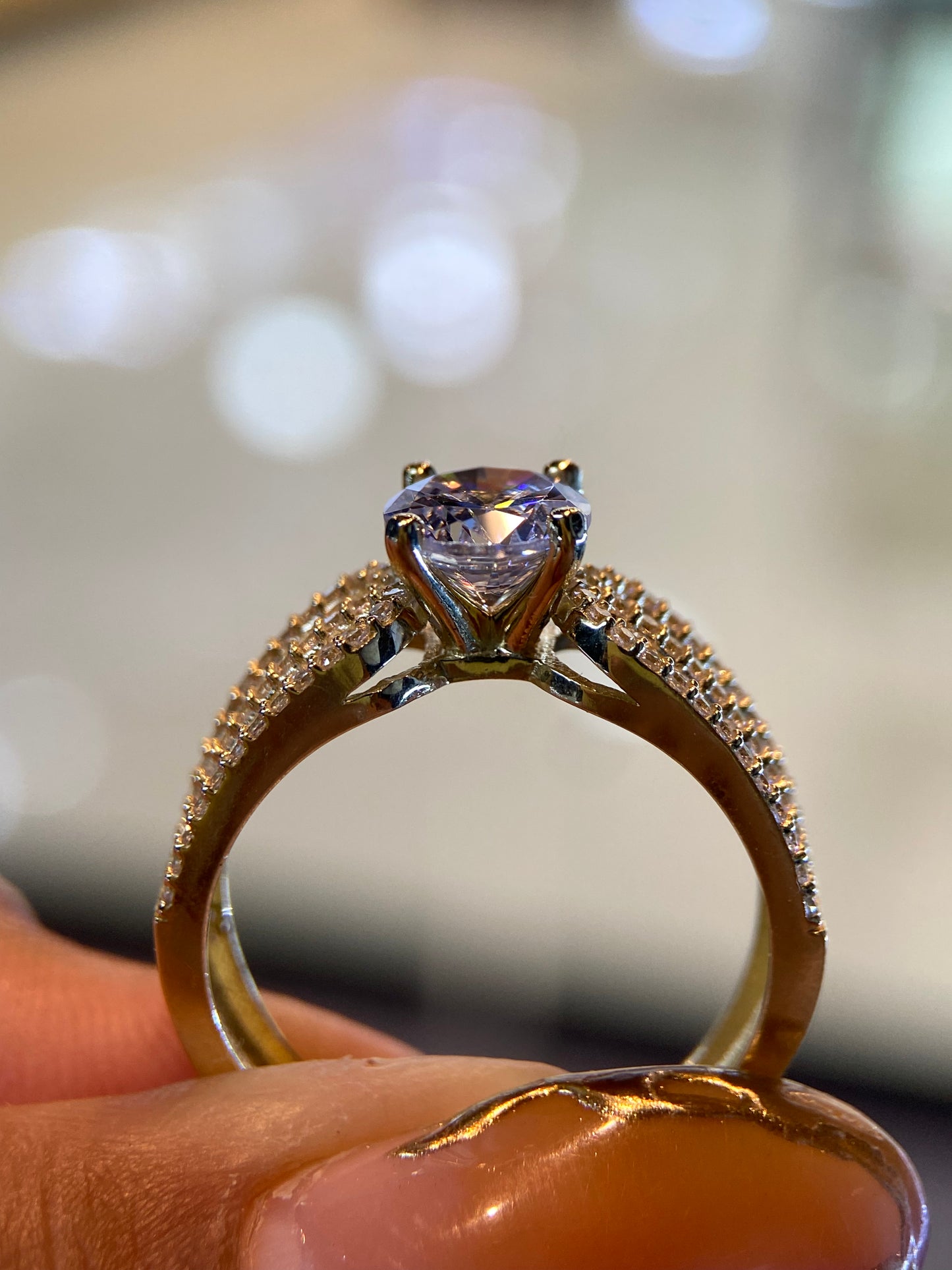 Anillo en Oro Amarillo 10k con Circonias Mod. 15204