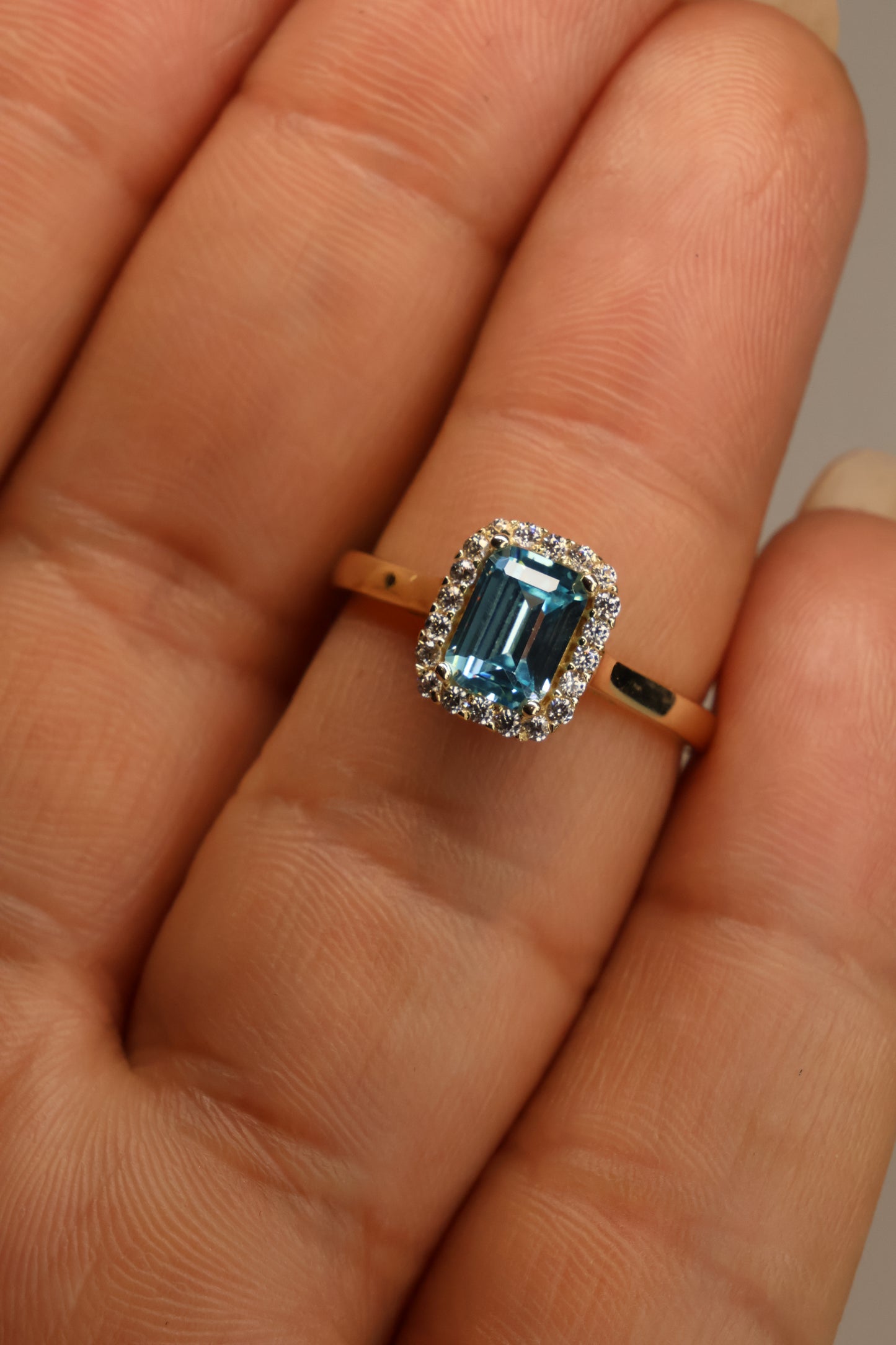 Anillo en Oro Amarillo 10k con Circonia Mod.15967