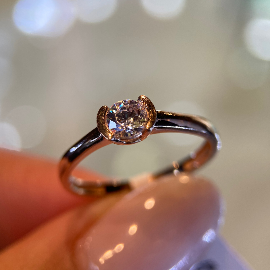 Anillo de compromiso en oro