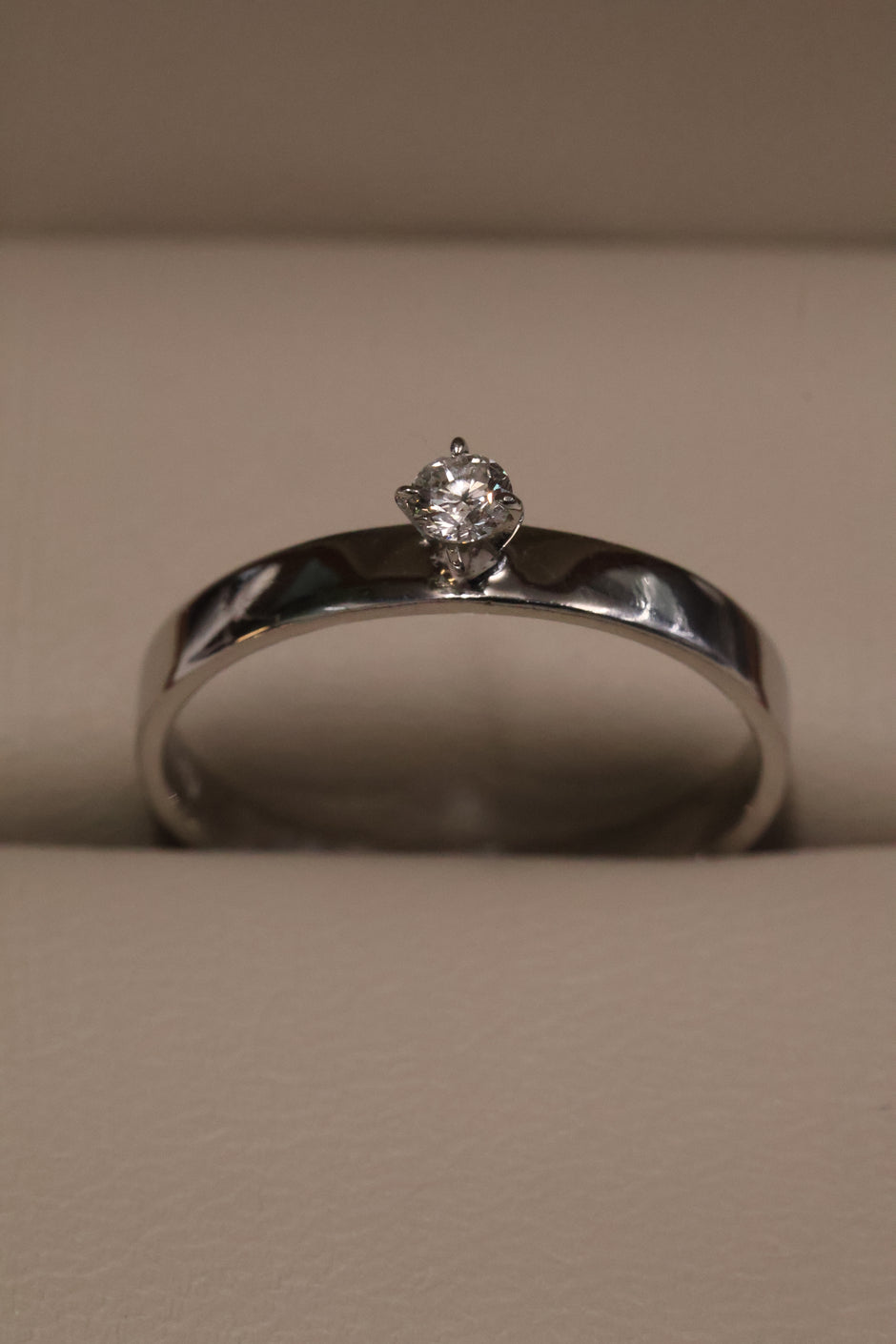 Anillo OF1583 en oro blanco 14k dimante natural .10ct