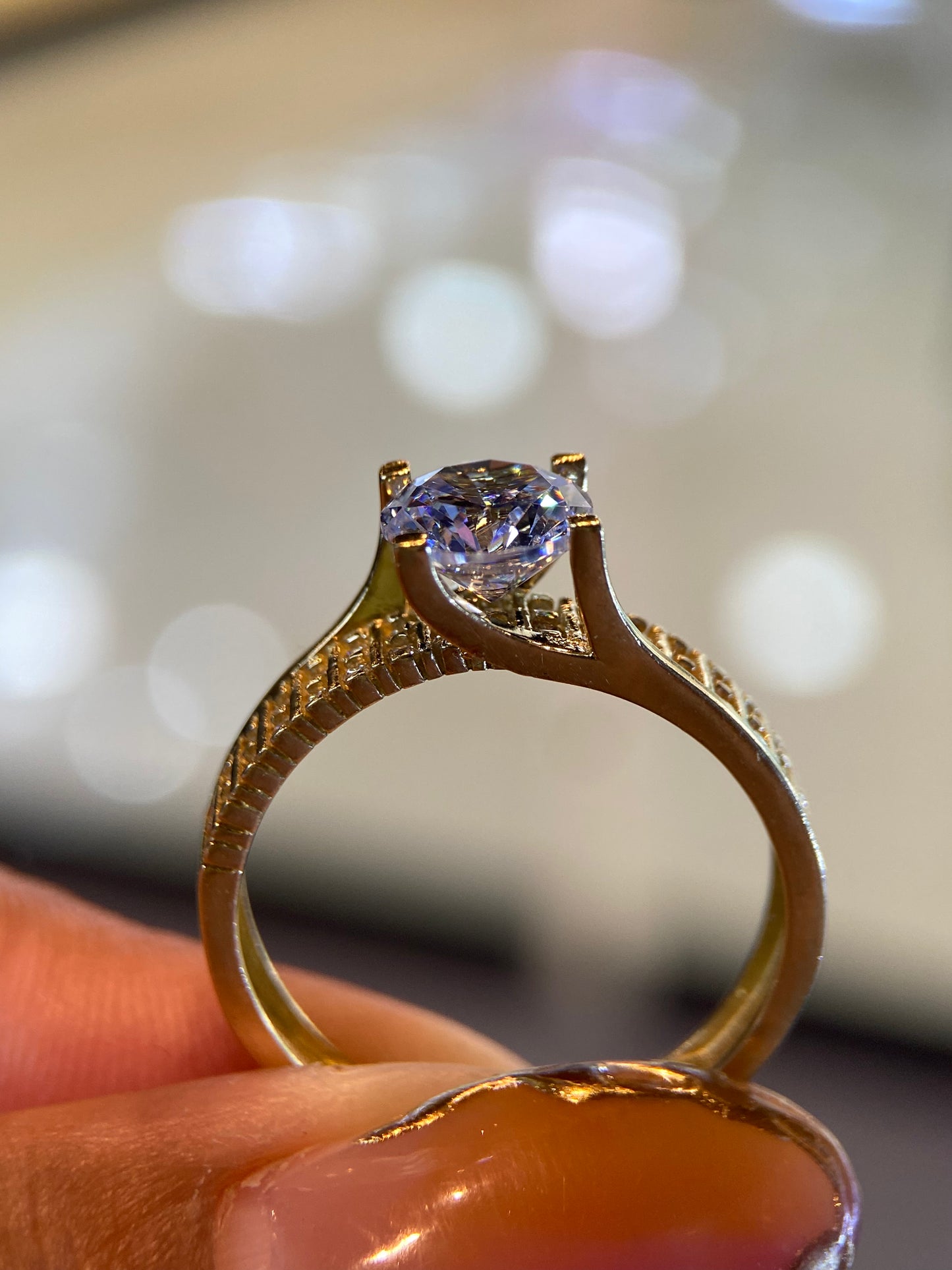 Anillo en Oro Amarillo 10k con Circonias Mod. 15209