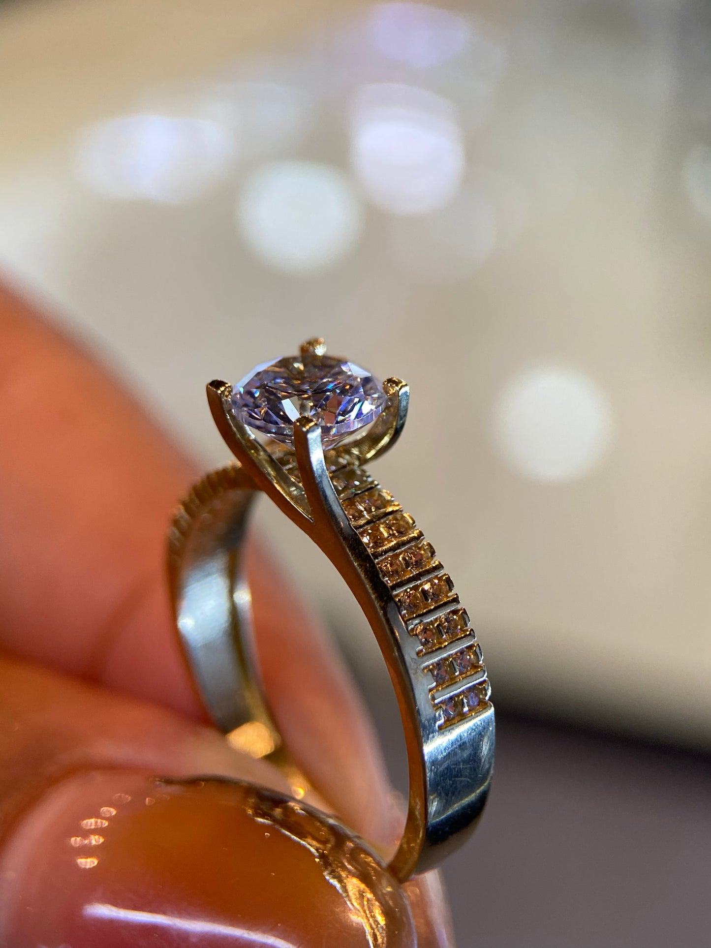 Anillo en Oro Amarillo 10k con Circonias Mod. 15209