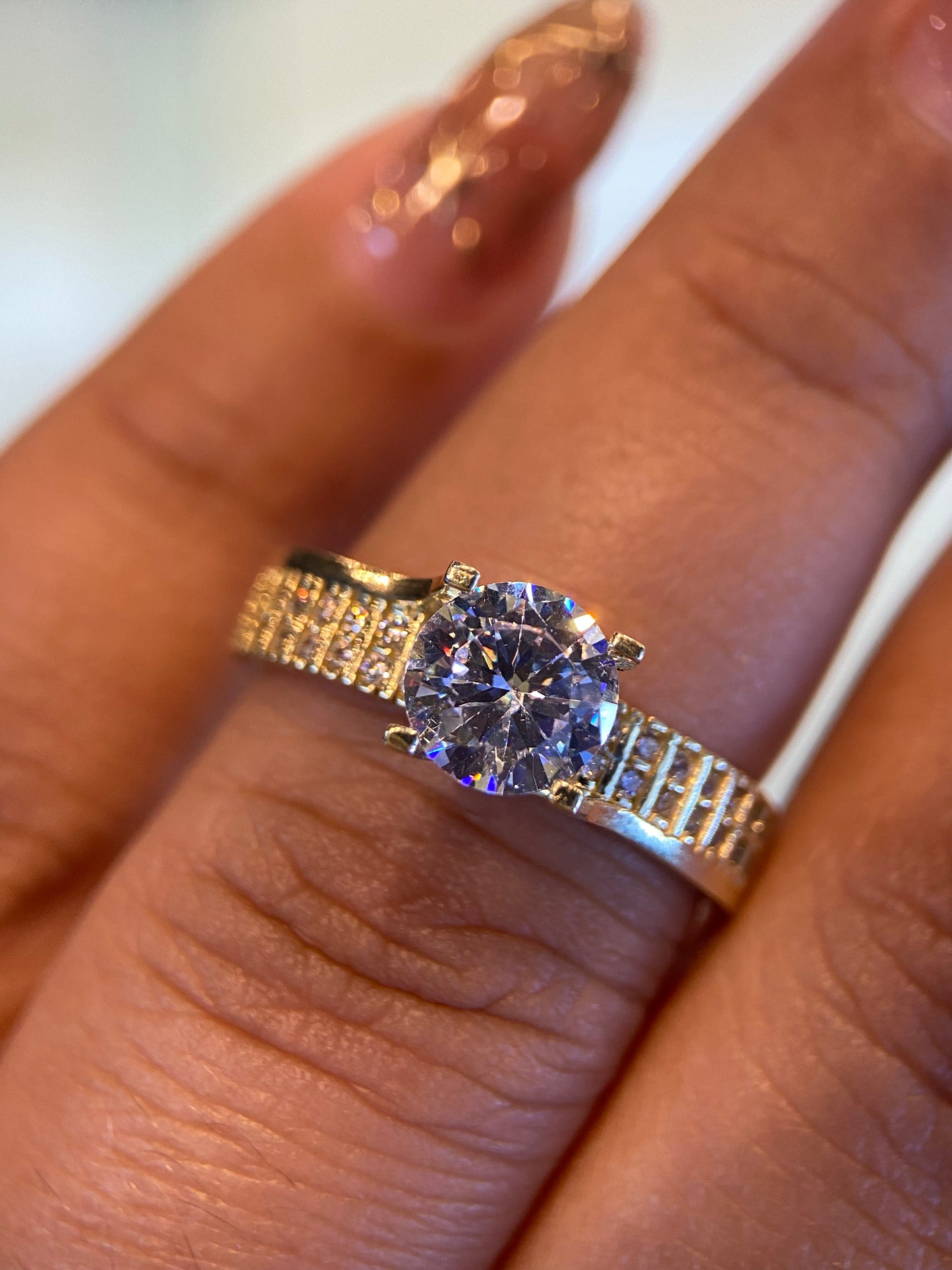 Anillo en Oro Amarillo 10k con Circonias Mod. 15209