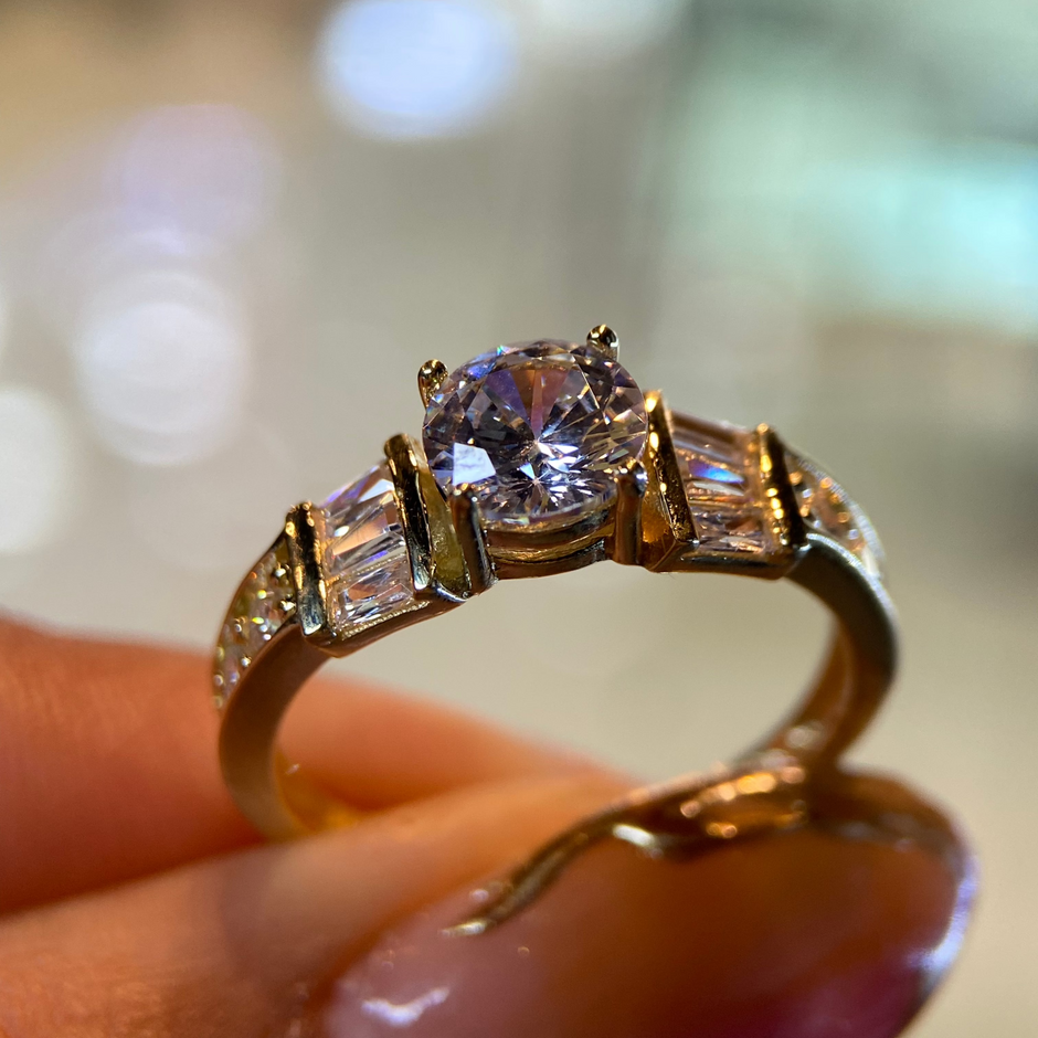 Anillo de compromiso en oro