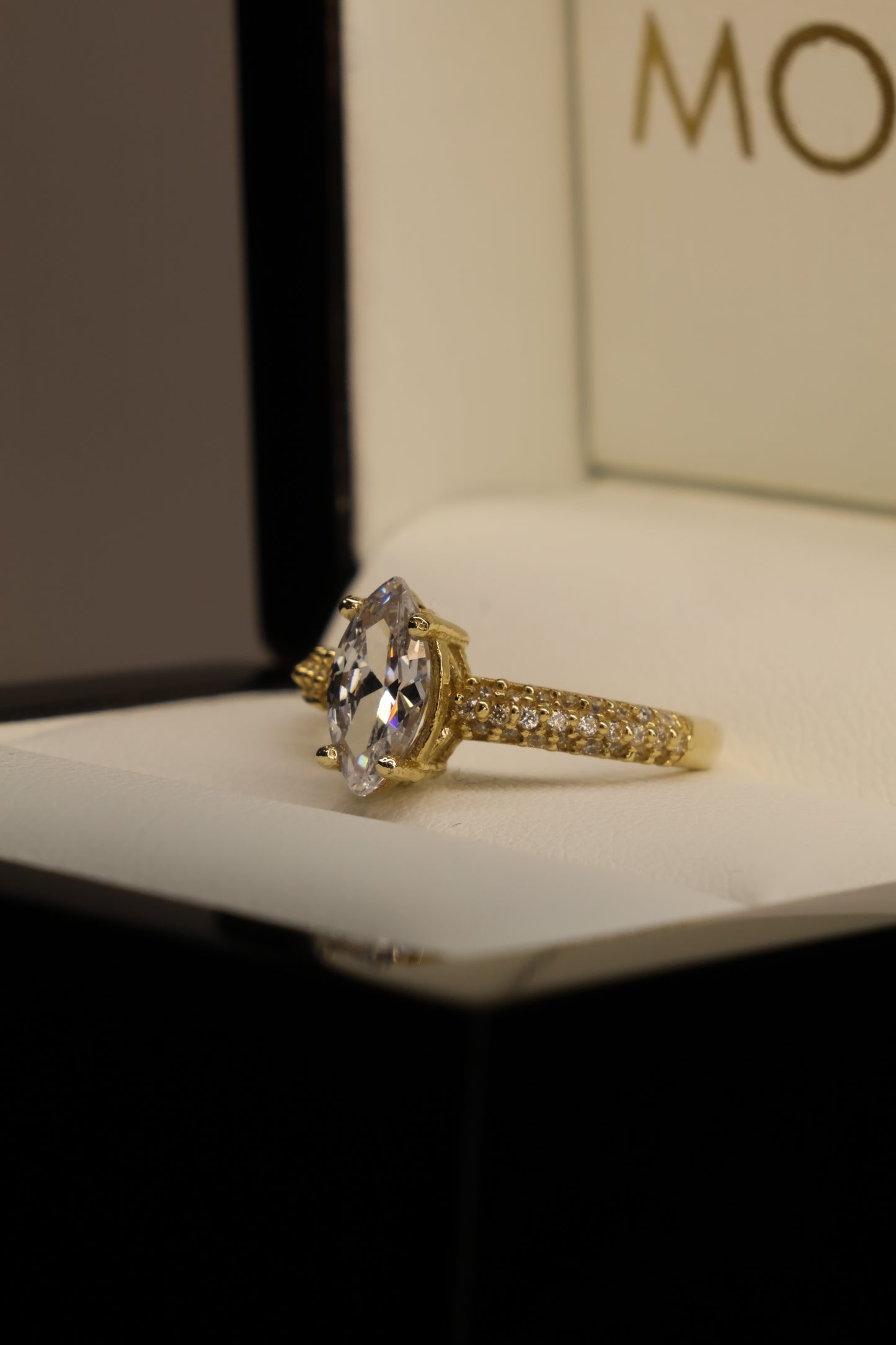 Anillos en Oro Amarillo con Circonia Mod.15965