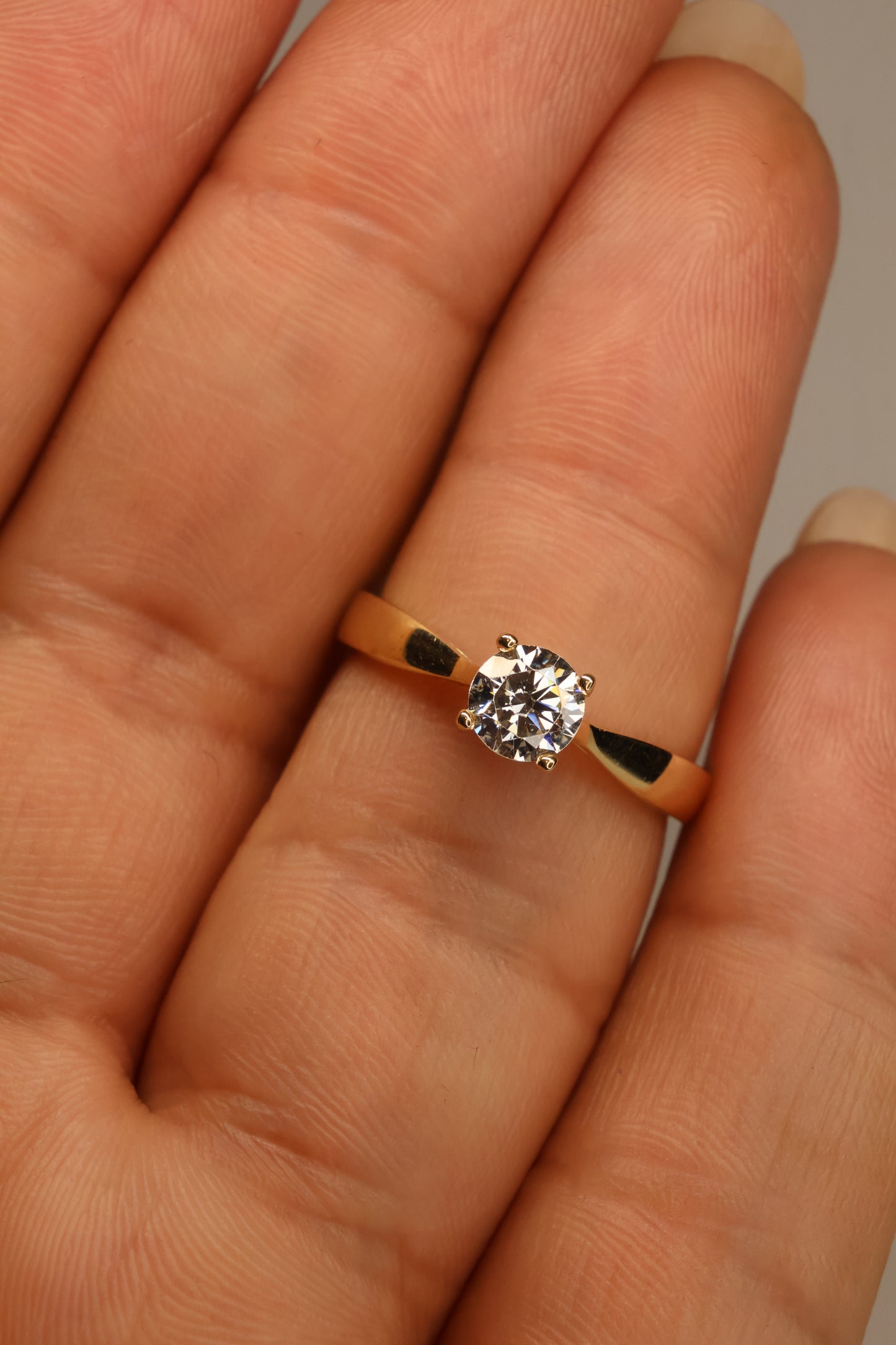 Anillo en Oro Amarillo 14k con Circonia Mod.15845