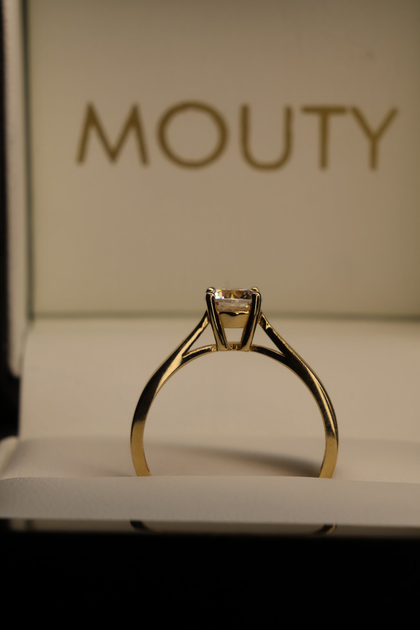 Anillo en Oro Amarillo 14k con Circonia Mod.15845