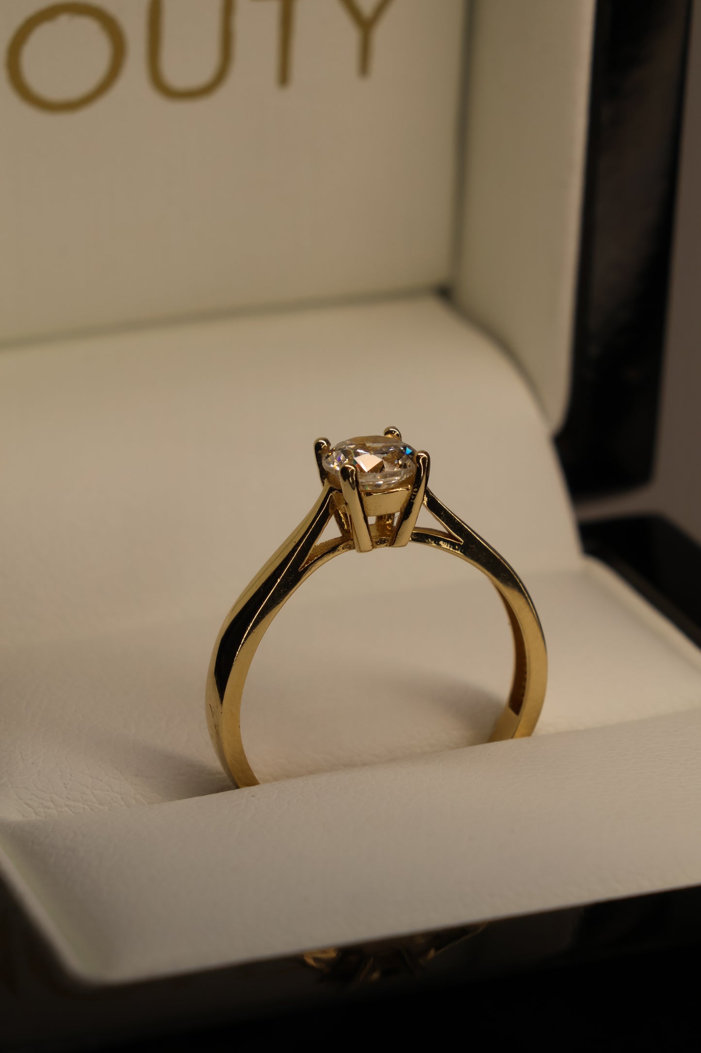 Anillo en Oro Amarillo 14k con Circonia Mod.15845