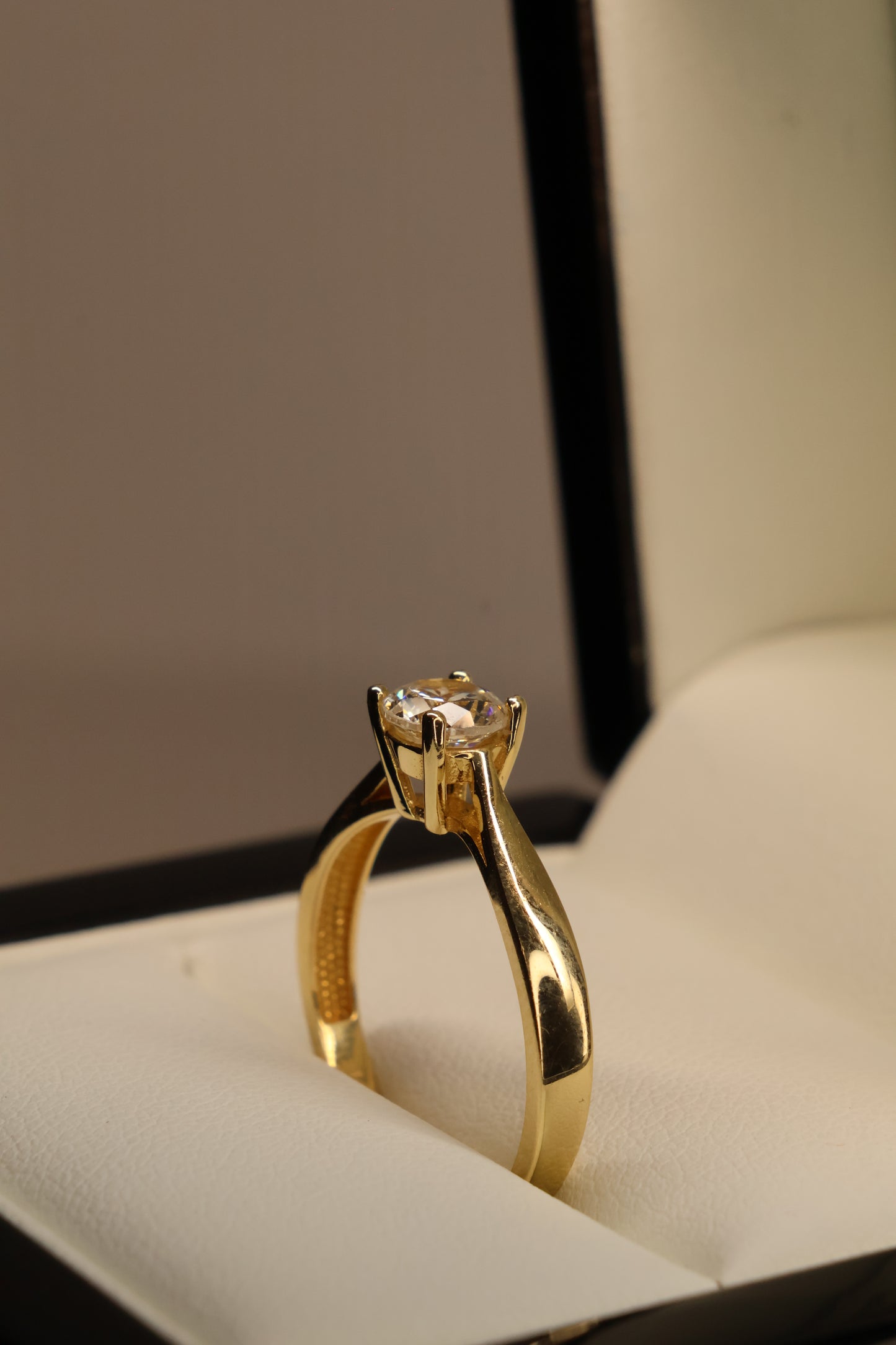 Anillo en Oro Amarillo 14k con Circonia Mod.15845