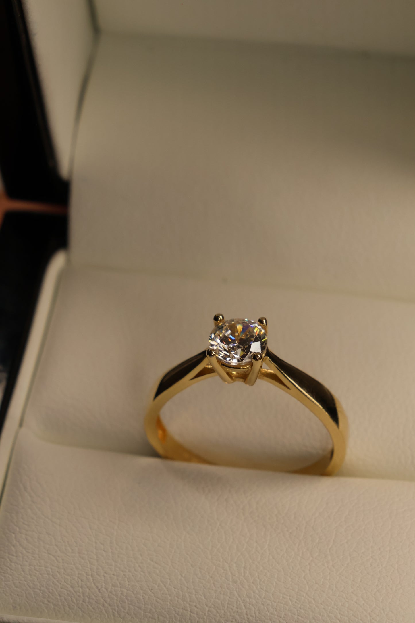 Anillo en Oro Amarillo 14k con Circonia Mod.15845