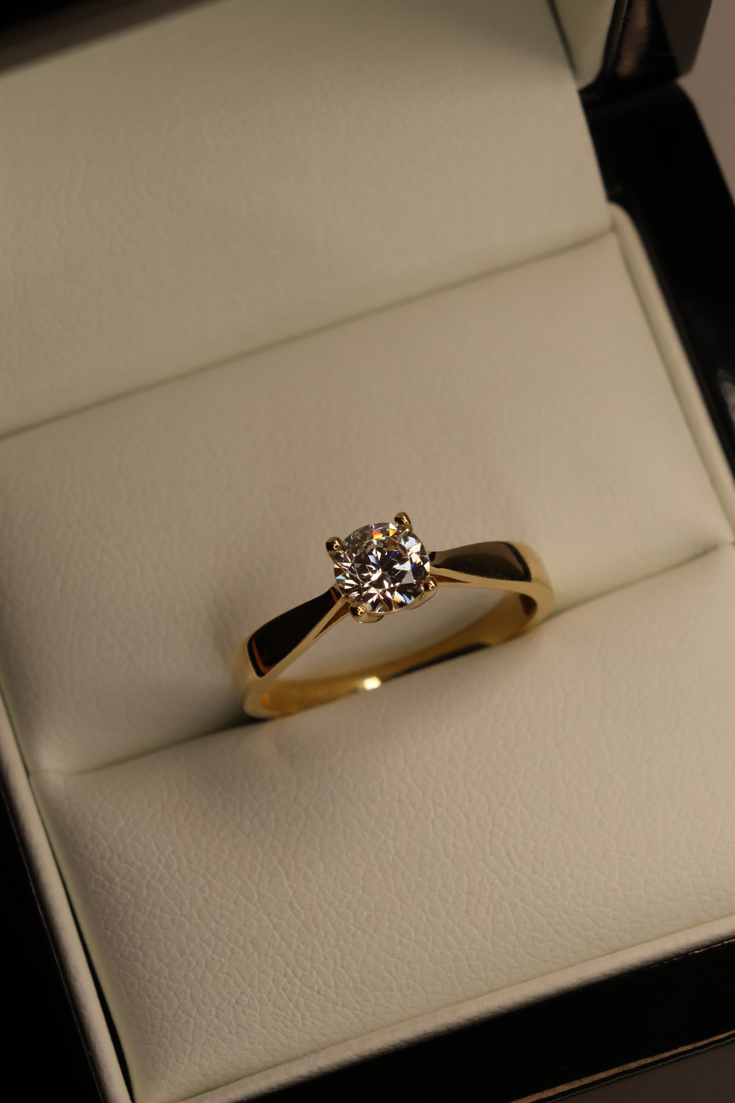 Anillo en Oro Amarillo 14k con Circonia Mod.15845